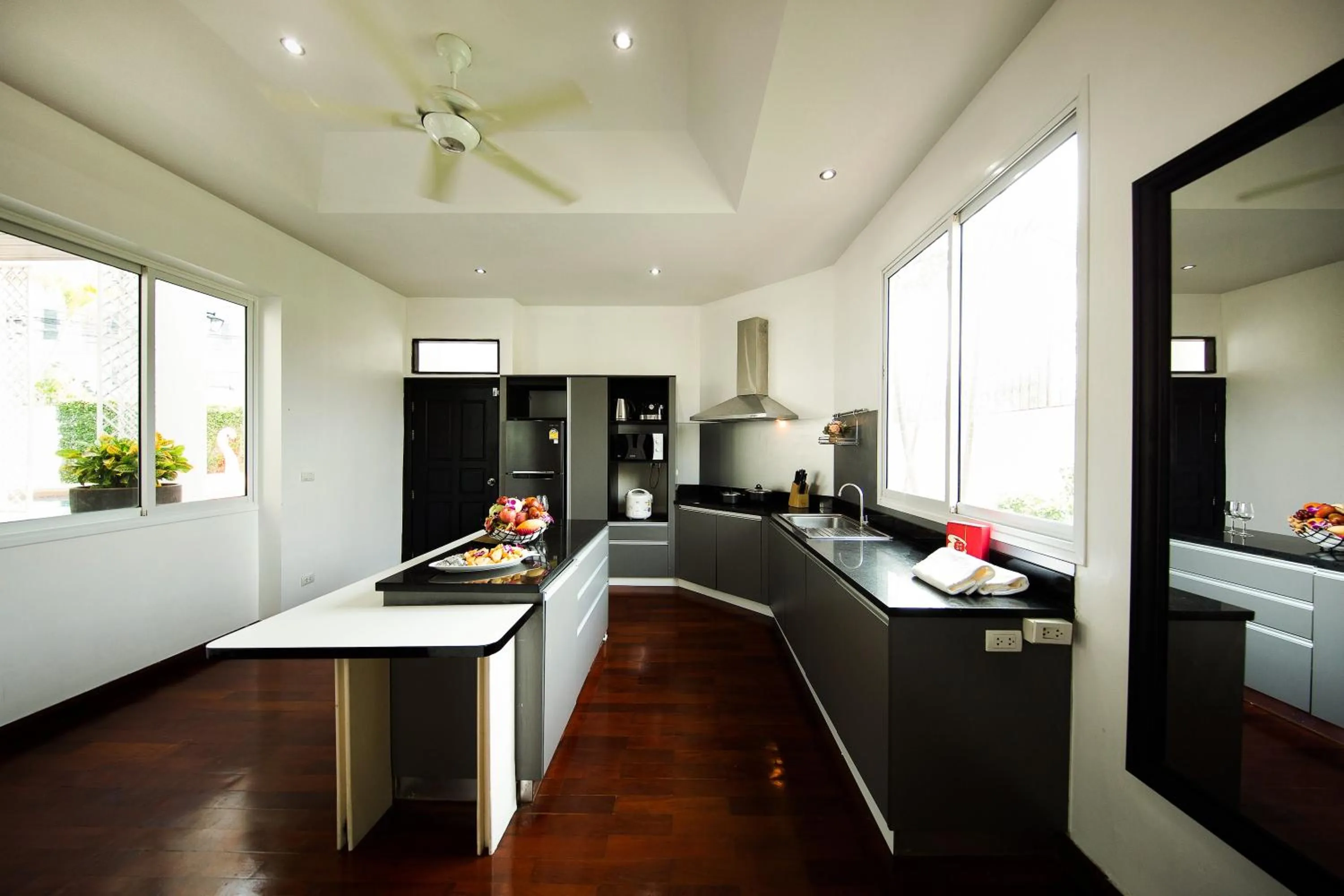 Kitchen or kitchenette in Paradise Pool Villa Pattaya in Tropicana Village