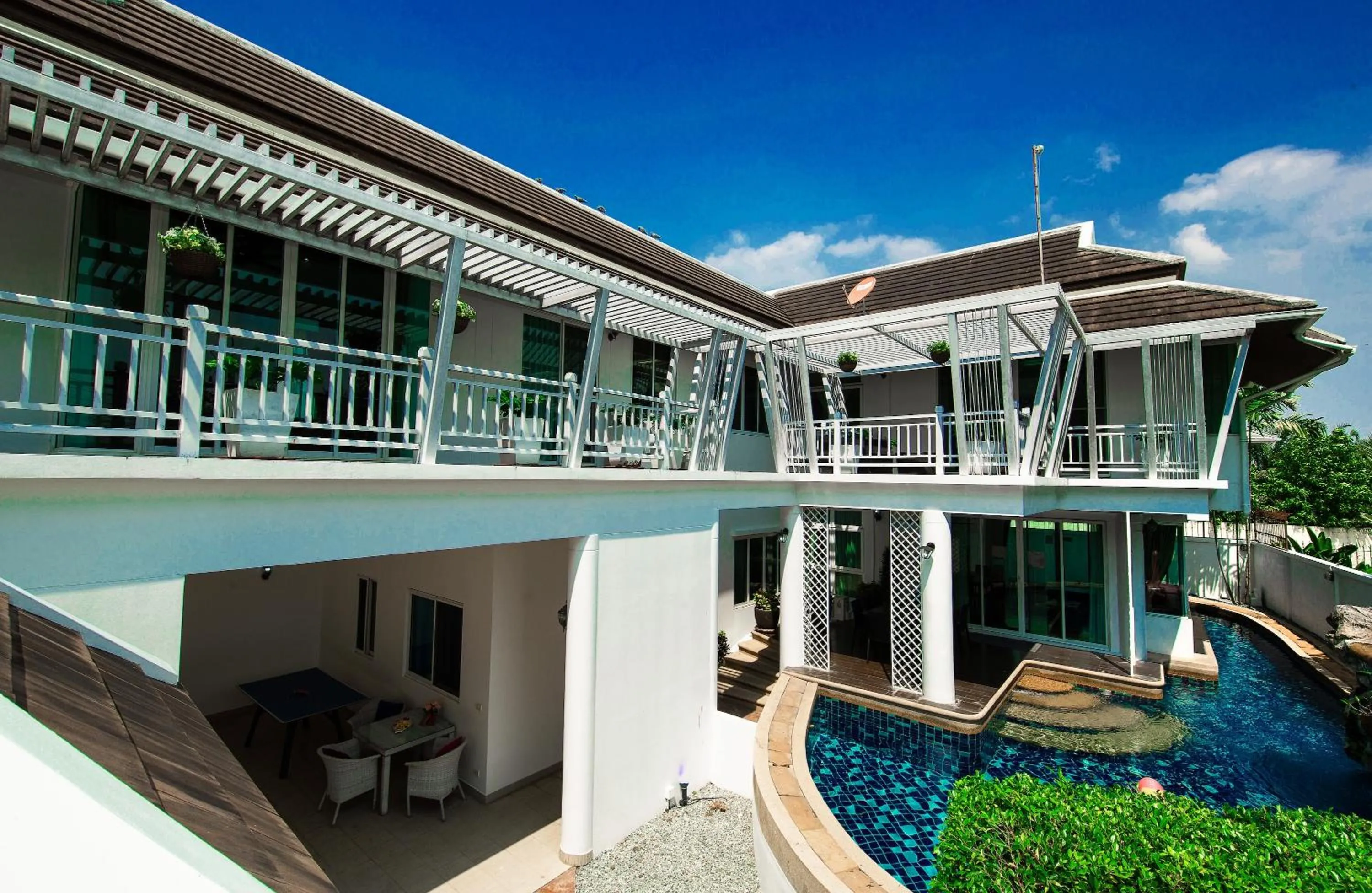 Property building in Paradise Pool Villa Pattaya in Tropicana Village