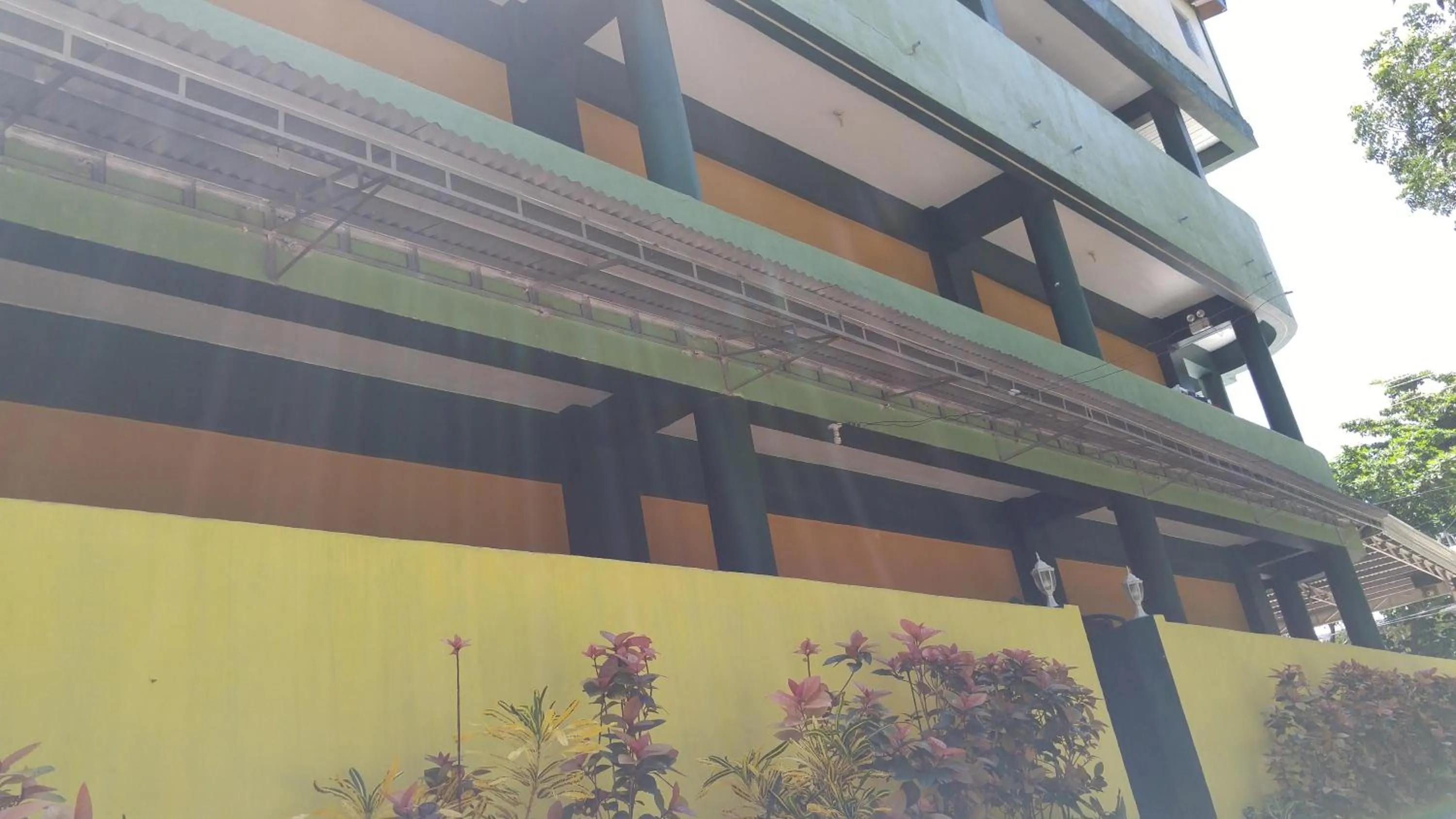 Facade/entrance in Villa Almedilla Pension House