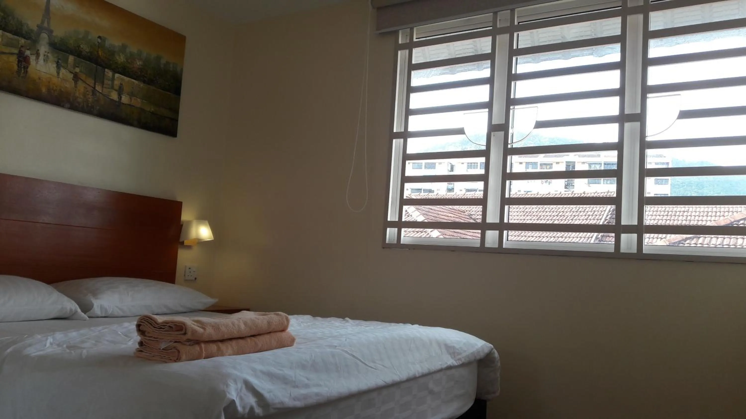 City view, Bed in Penang Hill Lodge