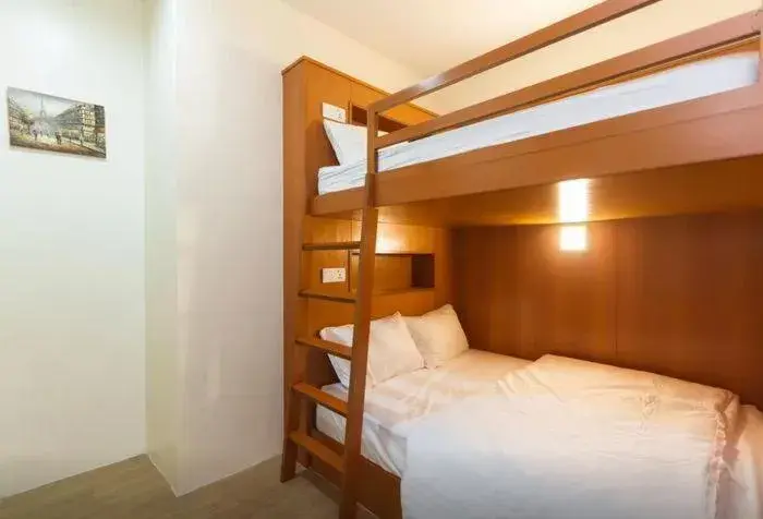 Quadruple Room with Private Bathroom in Penang Hill Lodge Quadruple Room with Private Bathroom in Penang Hill Lodge