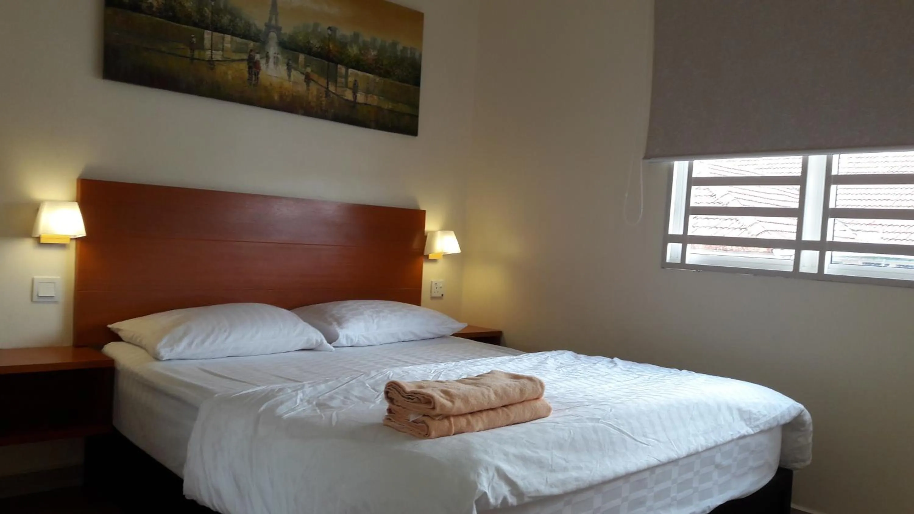 Photo of the whole room, Bed in Penang Hill Lodge