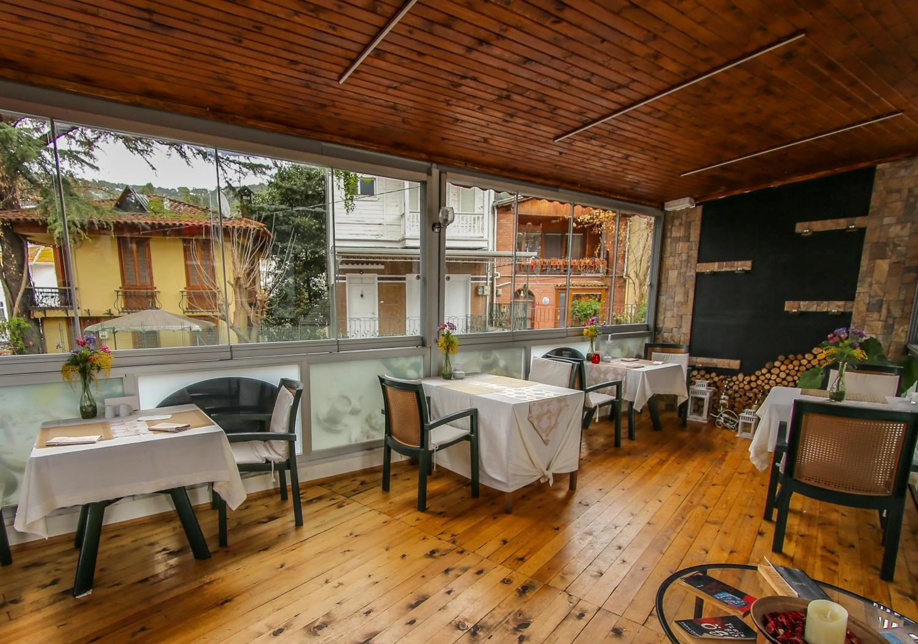 Restaurant/places to eat in Nizam Butik Otel Büyükada