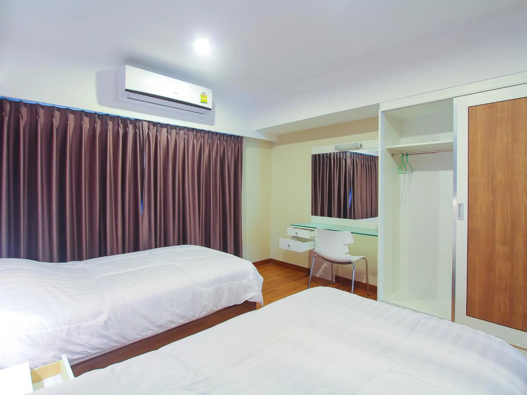 Photo of the whole room, Bed in Huahin City View