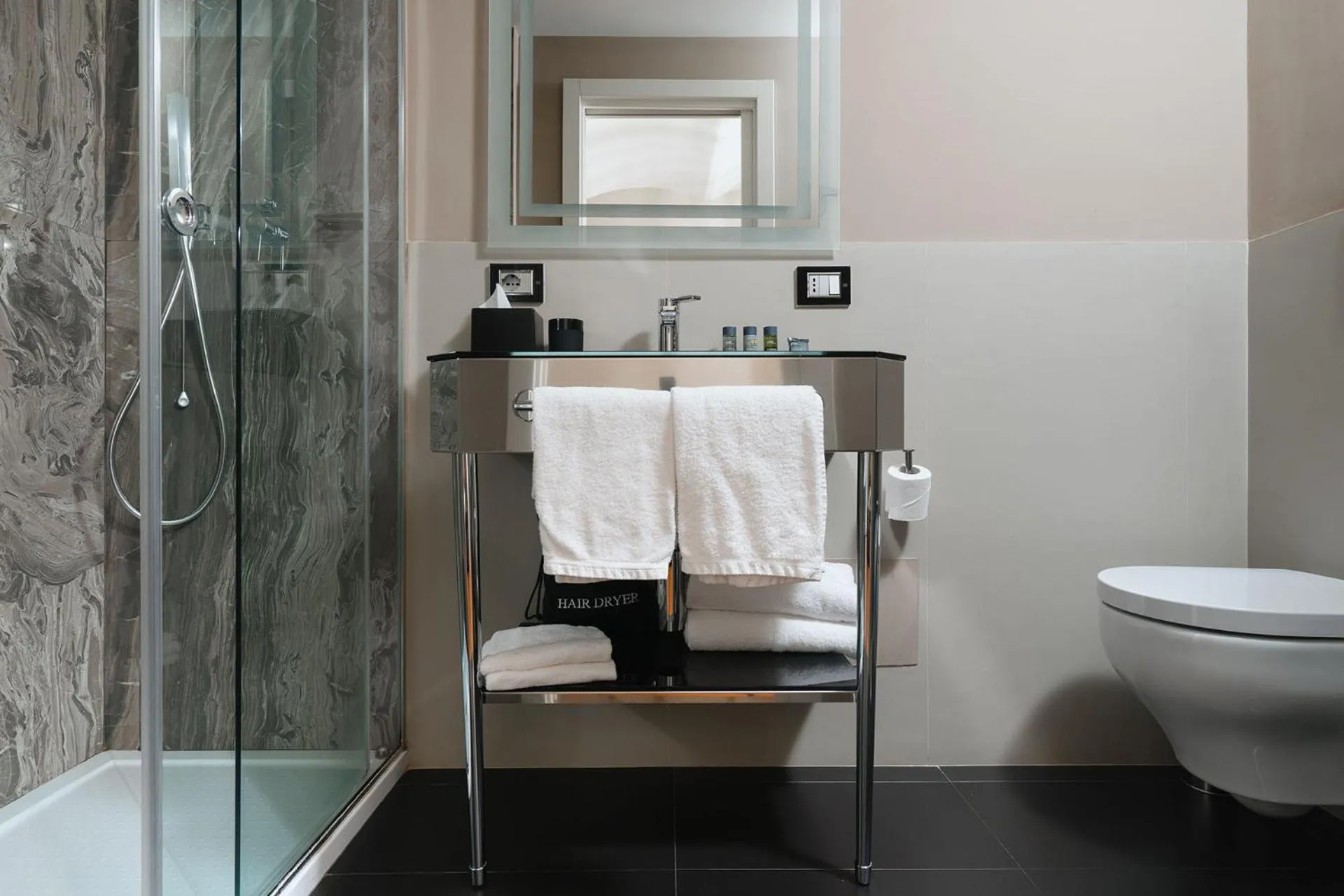 Bathroom in Unica Suites Rome