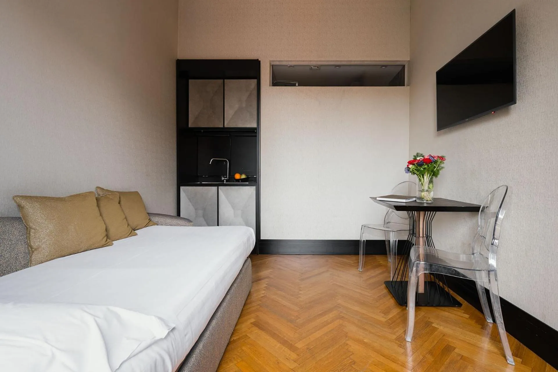 Living room, Bed in Unica Suites Rome