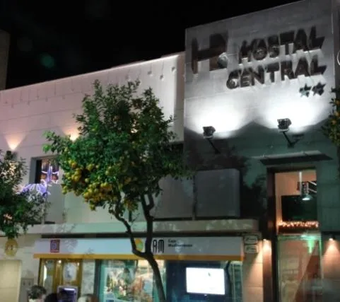 Facade/entrance in Hostal Central