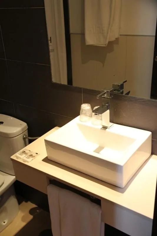 Bathroom in Hostal Central