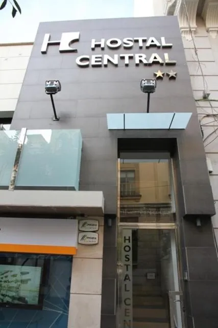 Facade/entrance in Hostal Central