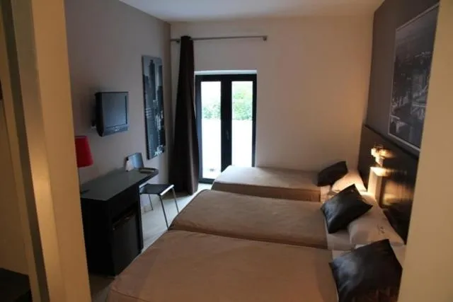 Photo of the whole room, Bed in Hostal Central