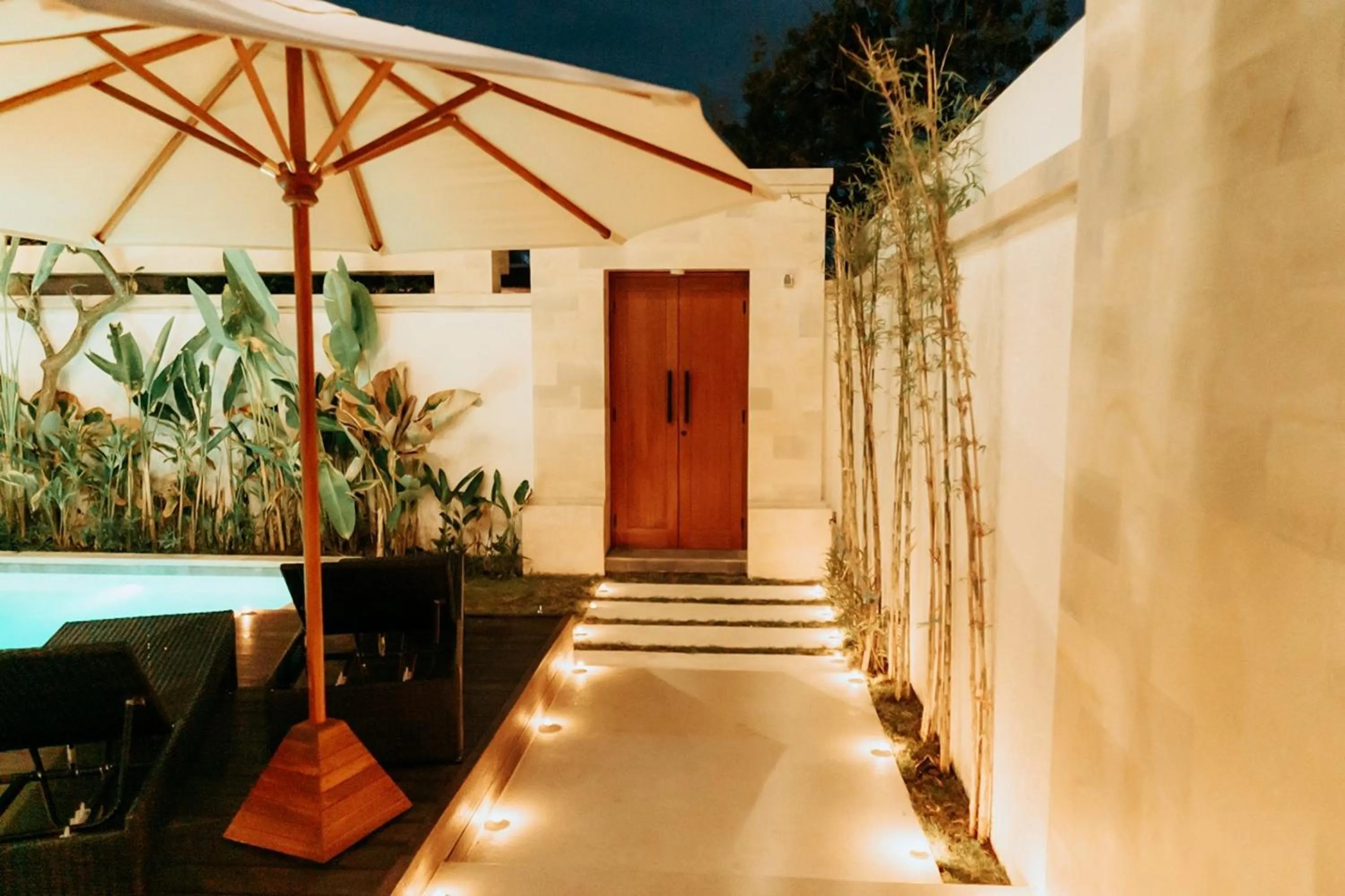 Swimming pool in Slokayana Villas