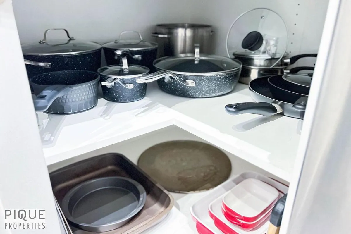 Chic Retreat with Hot Tub - King Bed - Fireplace - WEM