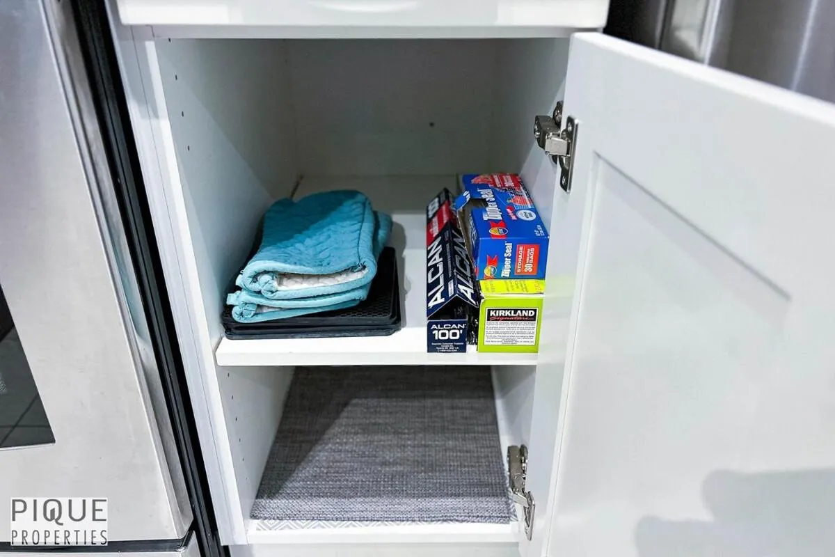 Chic Retreat with Hot Tub - King Bed - Fireplace - WEM