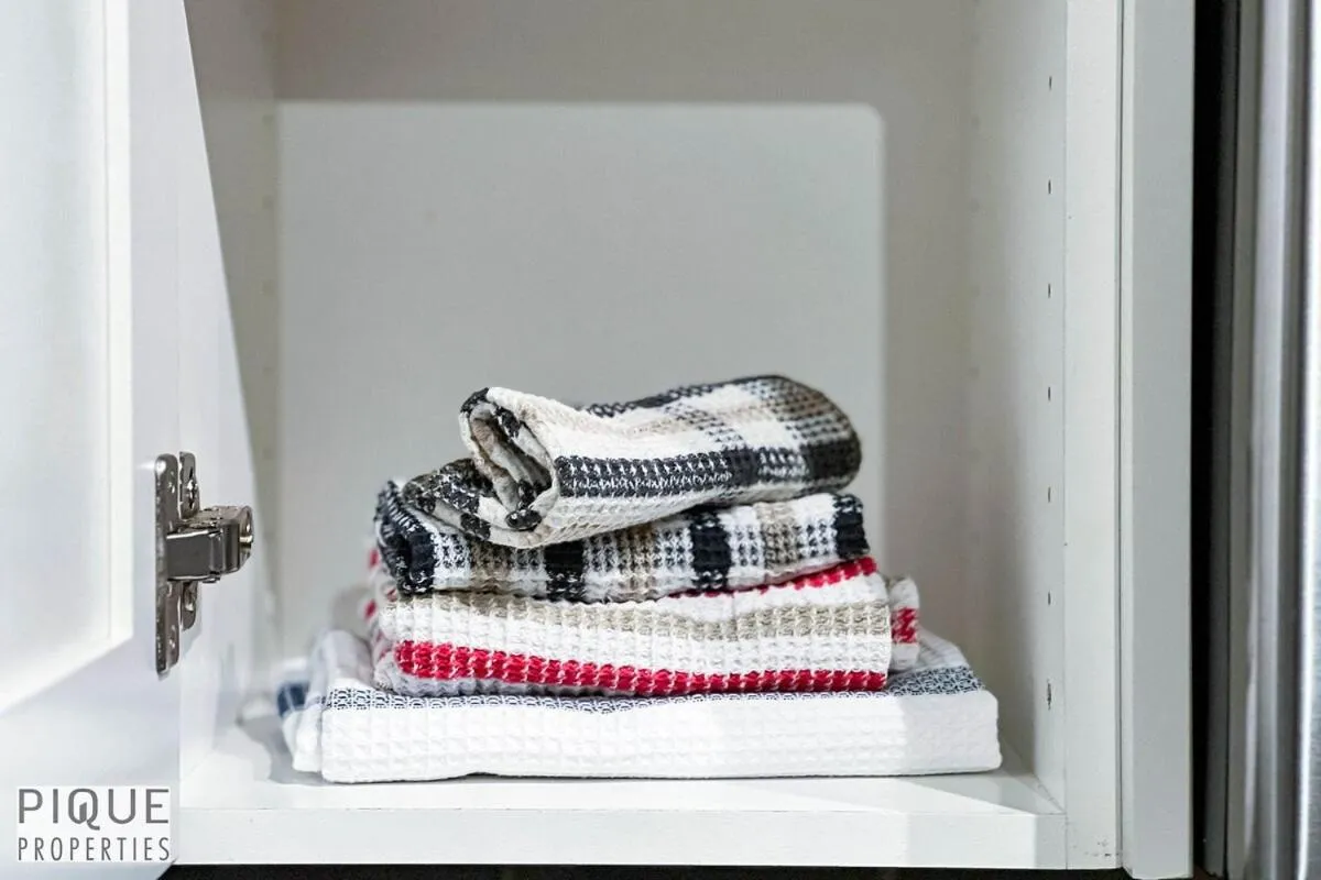 Bed in Chic Retreat with Hot Tub - King Bed - Fireplace - WEM