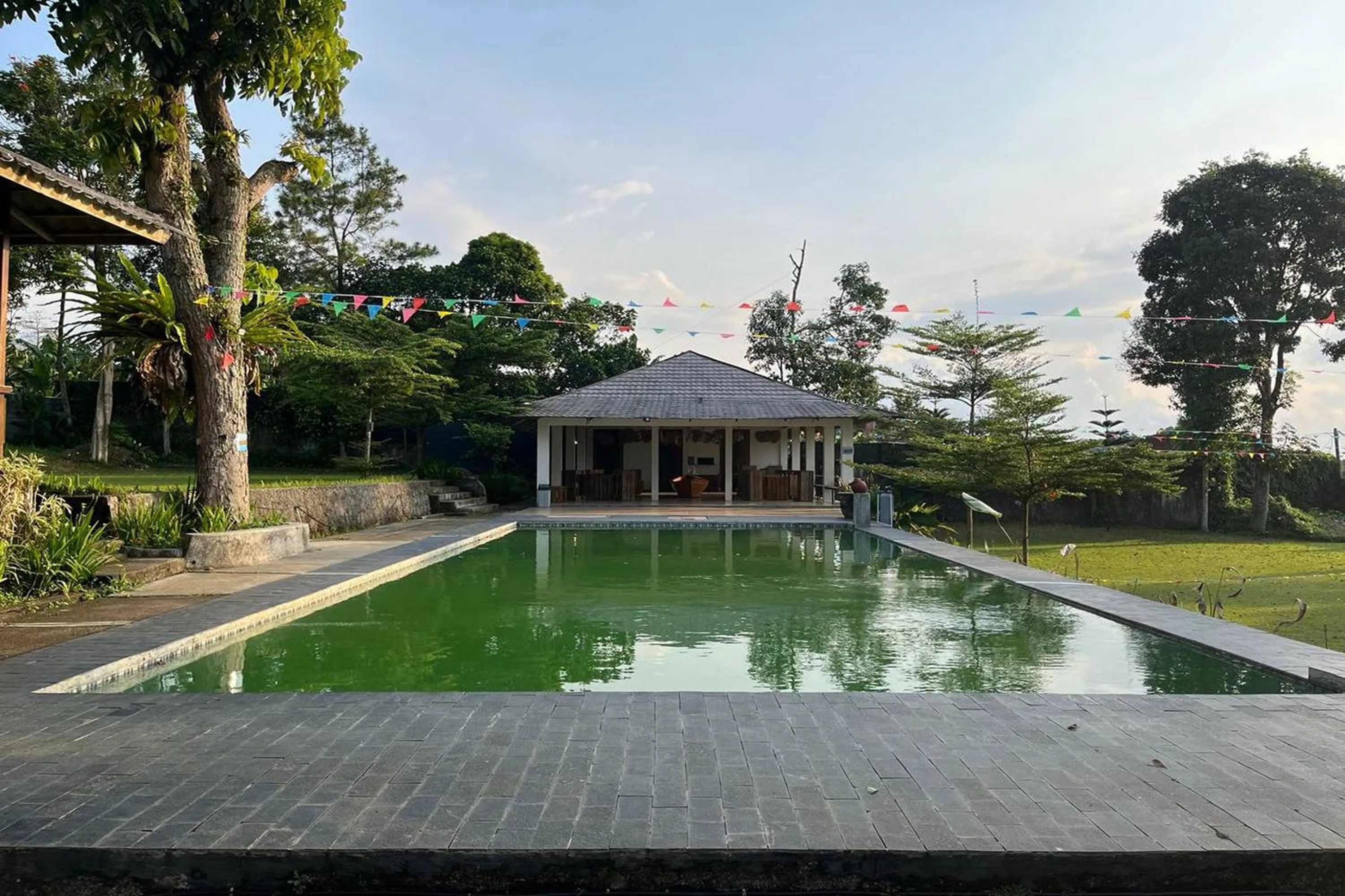 Garden view in Tjapoeng Resort Pancawati