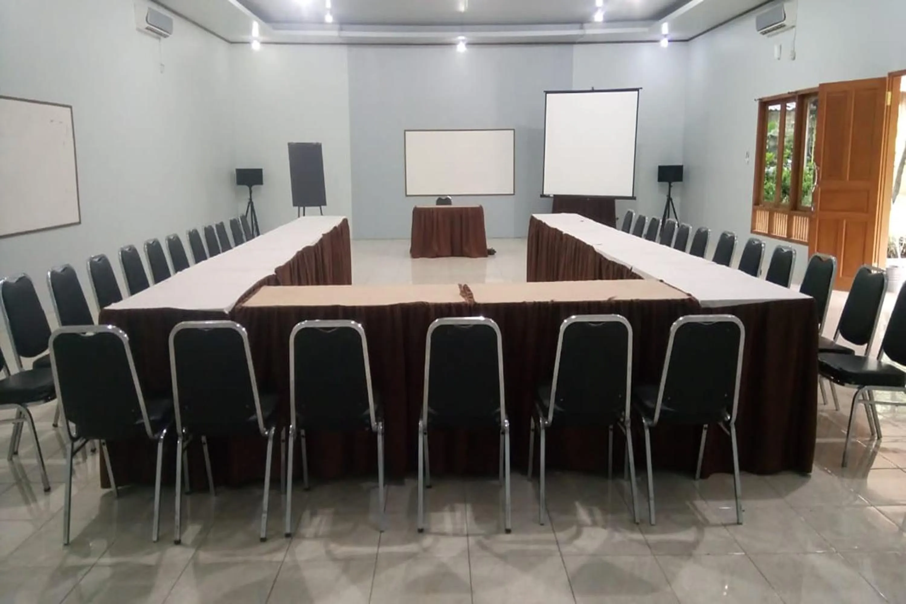 Meeting/conference room in Tjapoeng Resort Pancawati