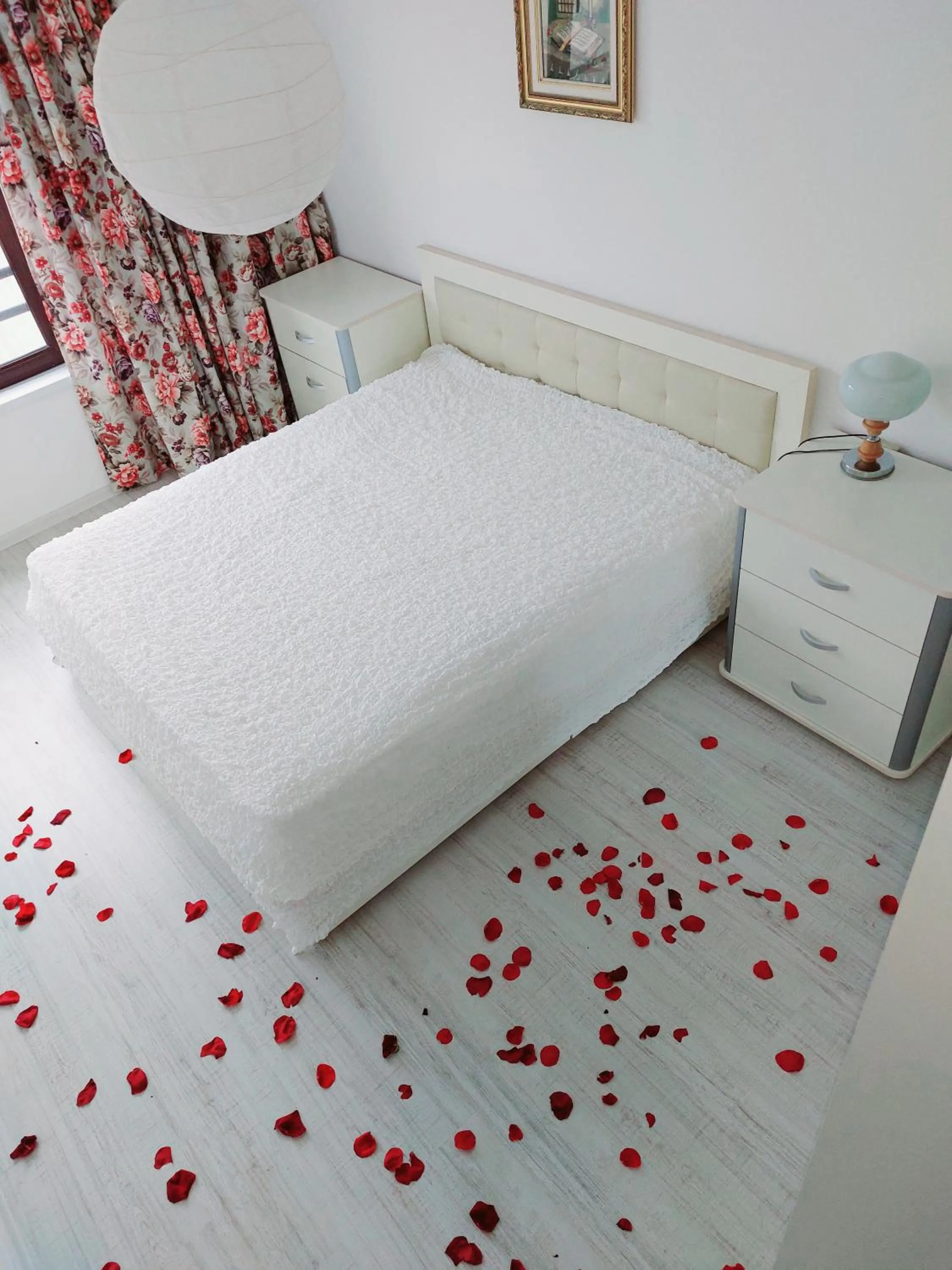 Bed in Deva Apartments