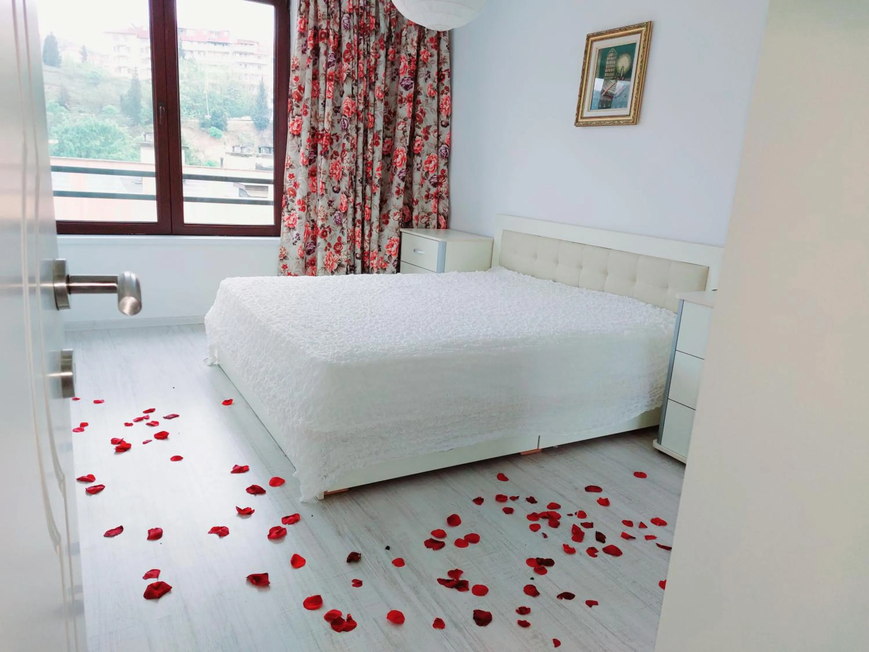 Bed in Deva Apartments
