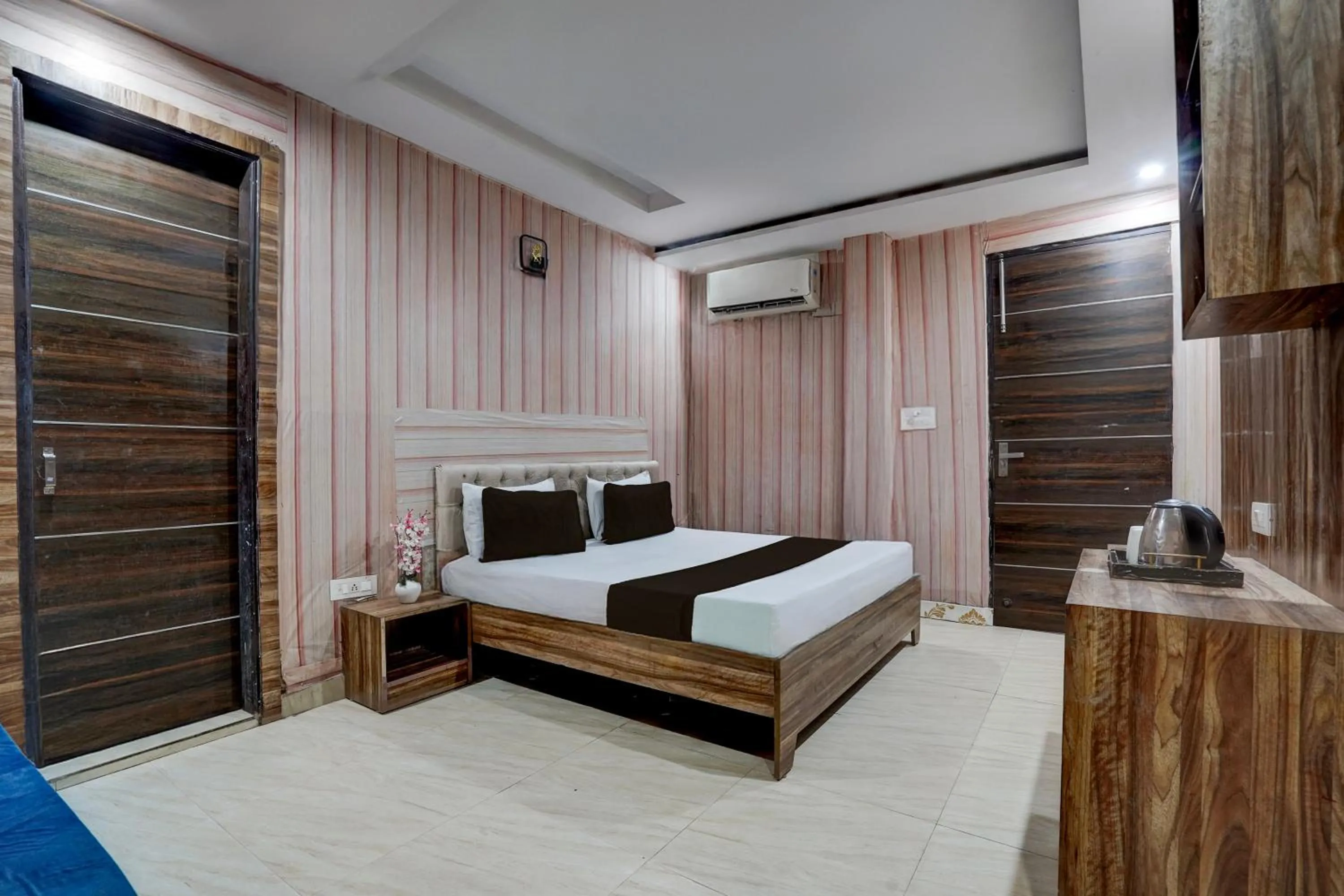 Bedroom in HOTEL O WELCOME INN