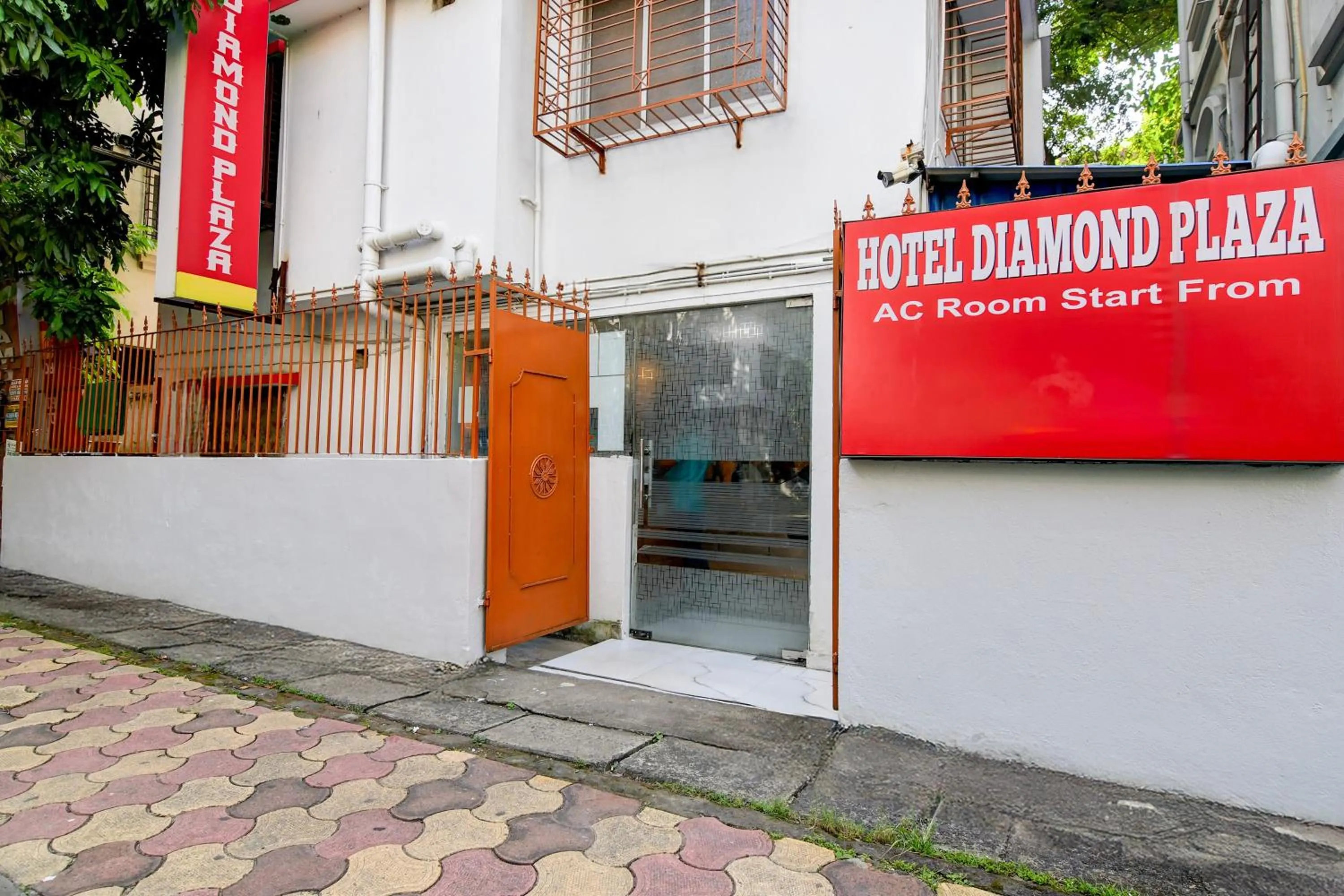 Facade/entrance in Hotel O Diamond Plaza