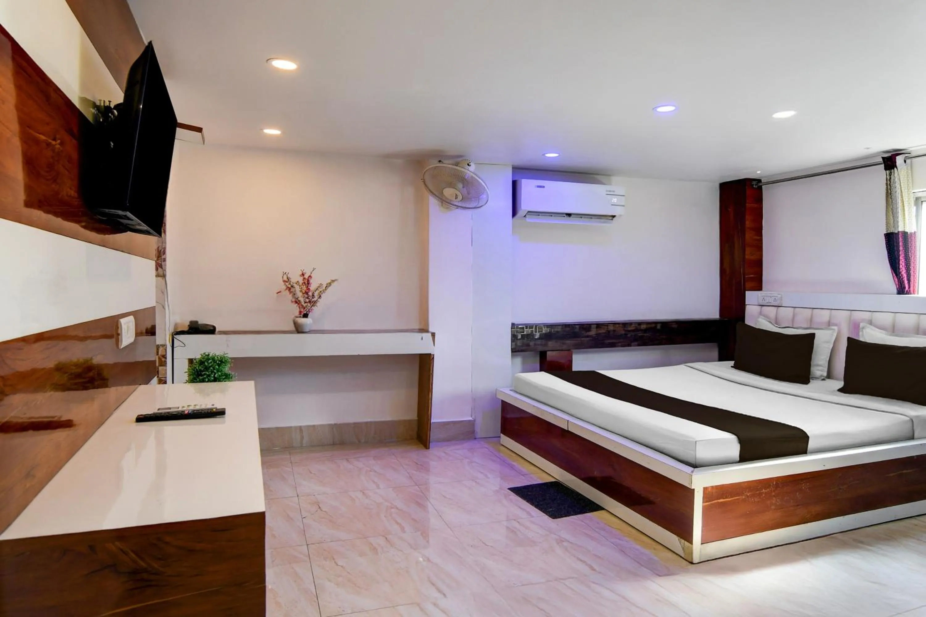 Bedroom, Bed in Hotel O Diamond Plaza