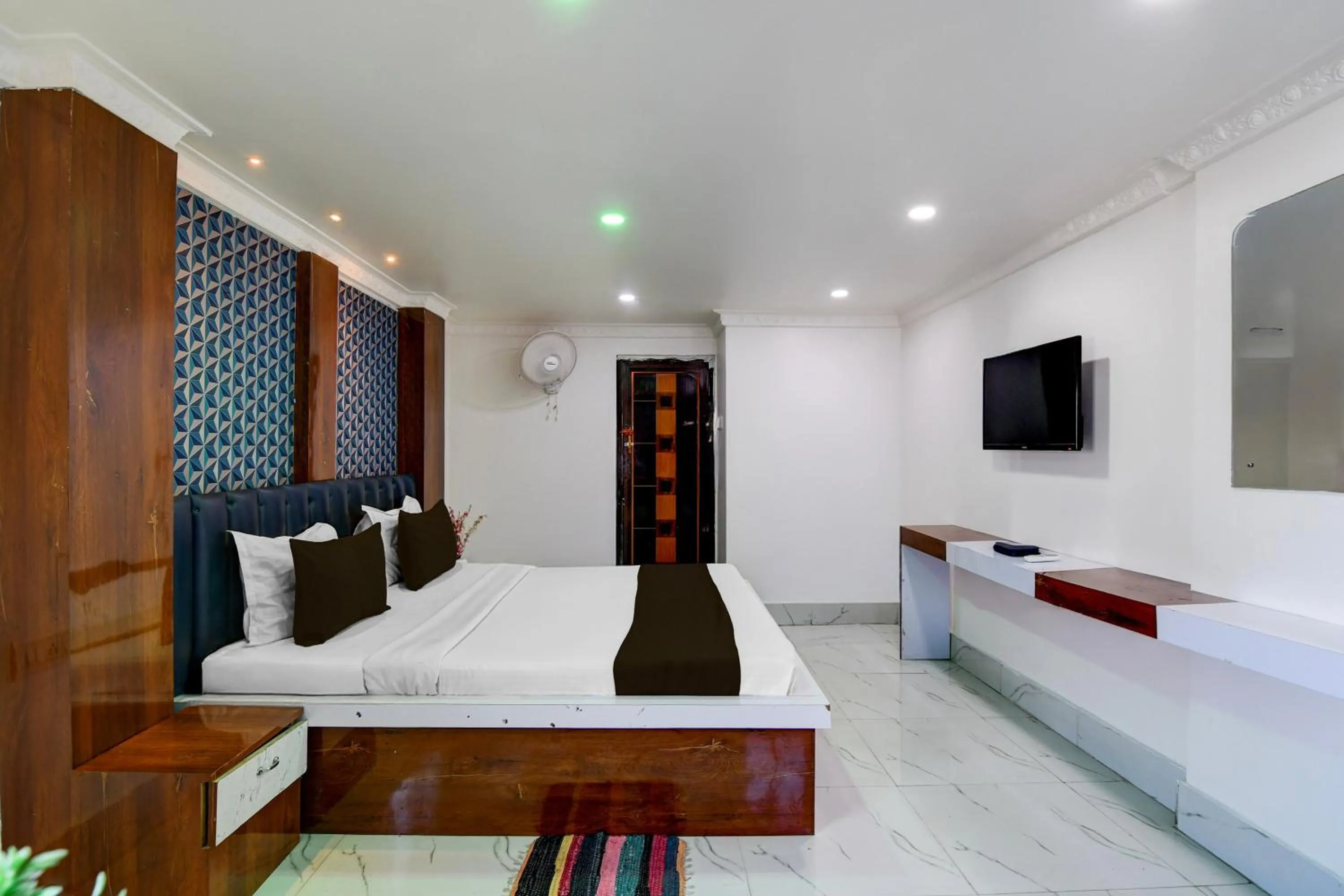 Bedroom, Bed in Hotel O Diamond Plaza