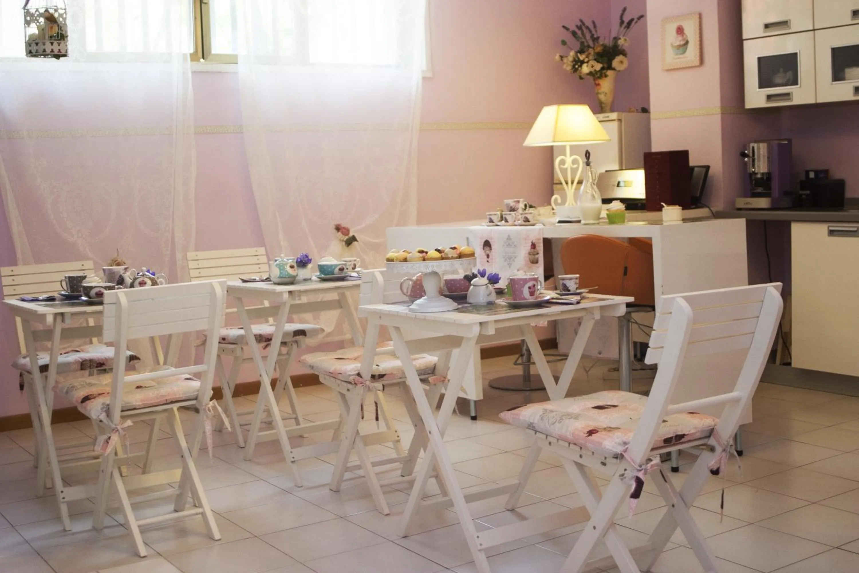 Communal kitchen in B&B Santa Sofia