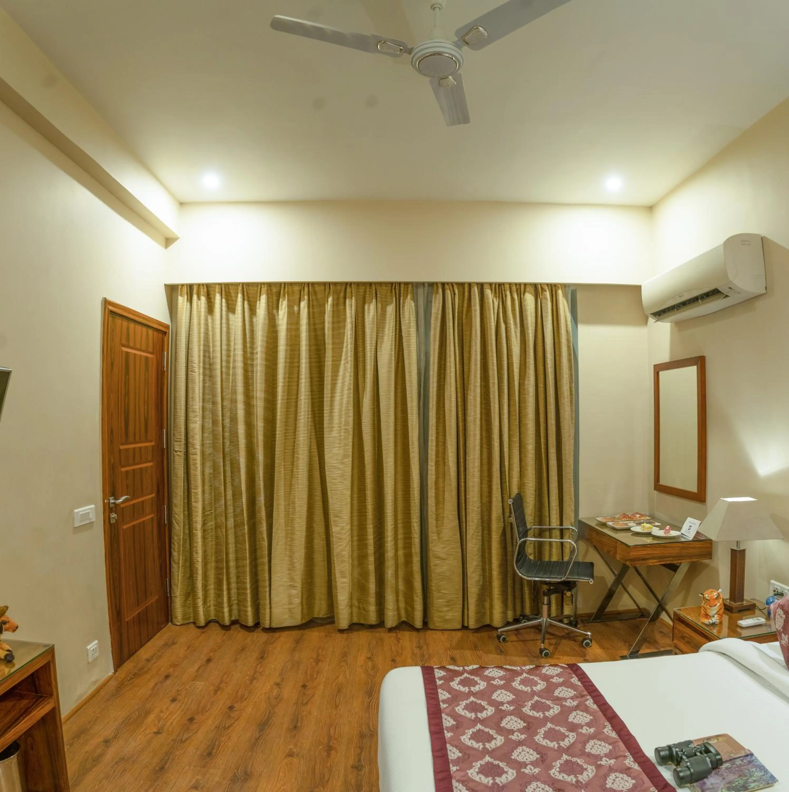 Bedroom, Bed in Resort De Coracao - Corbett , Uttarakhand