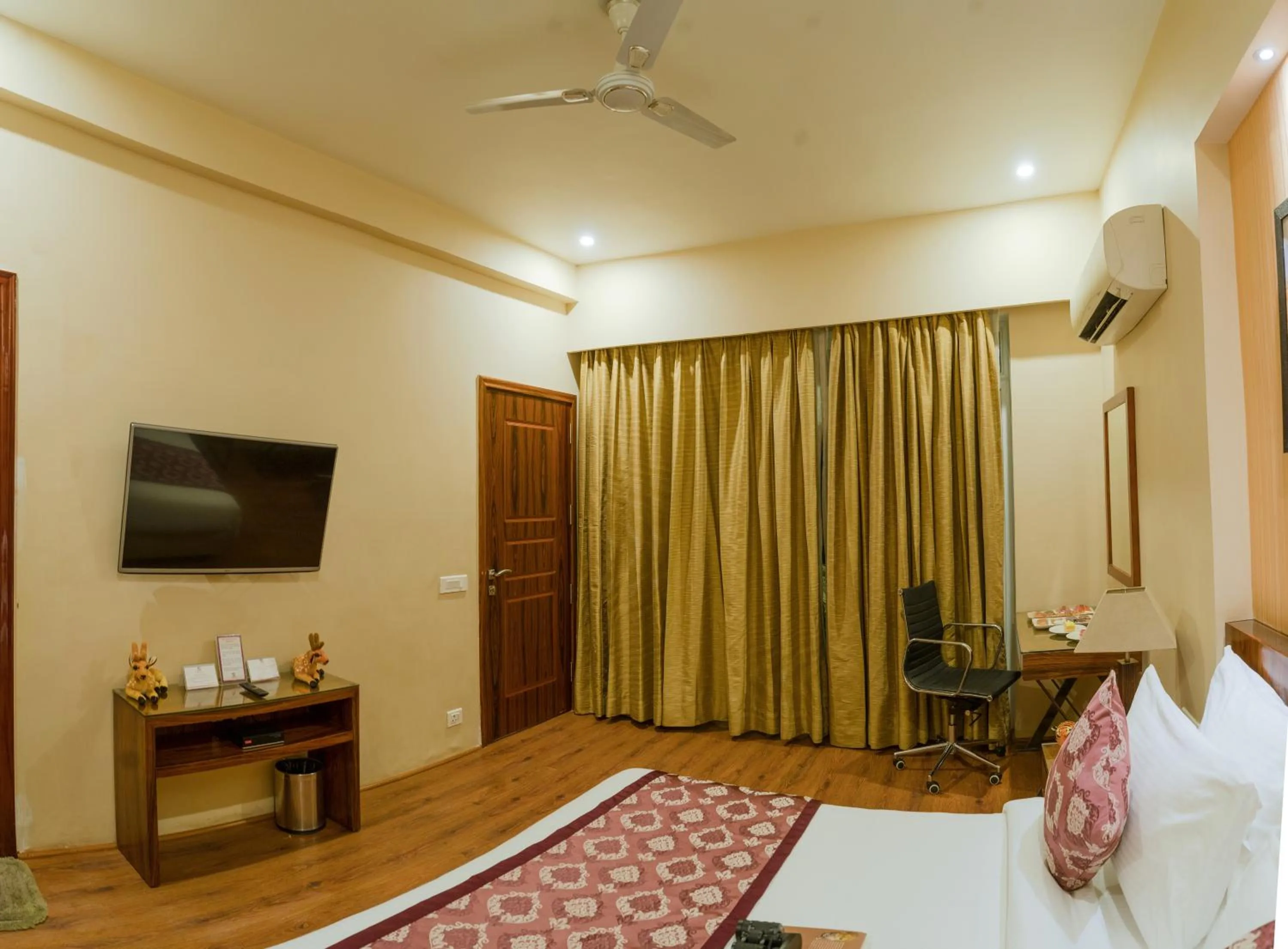 Bedroom, Bed in Resort De Coracao - Corbett , Uttarakhand