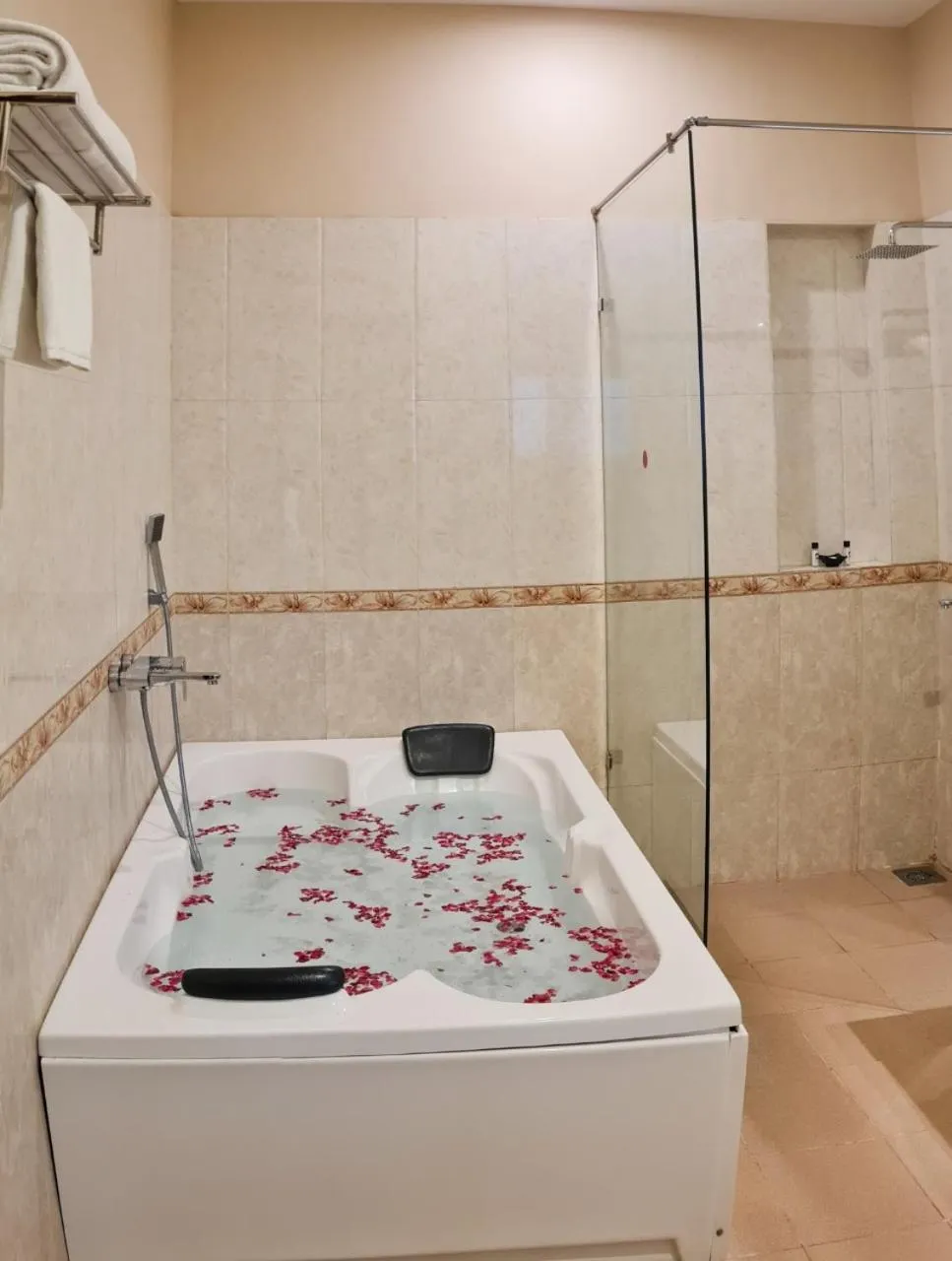 Bath in Resort De Coracao - Corbett , Uttarakhand