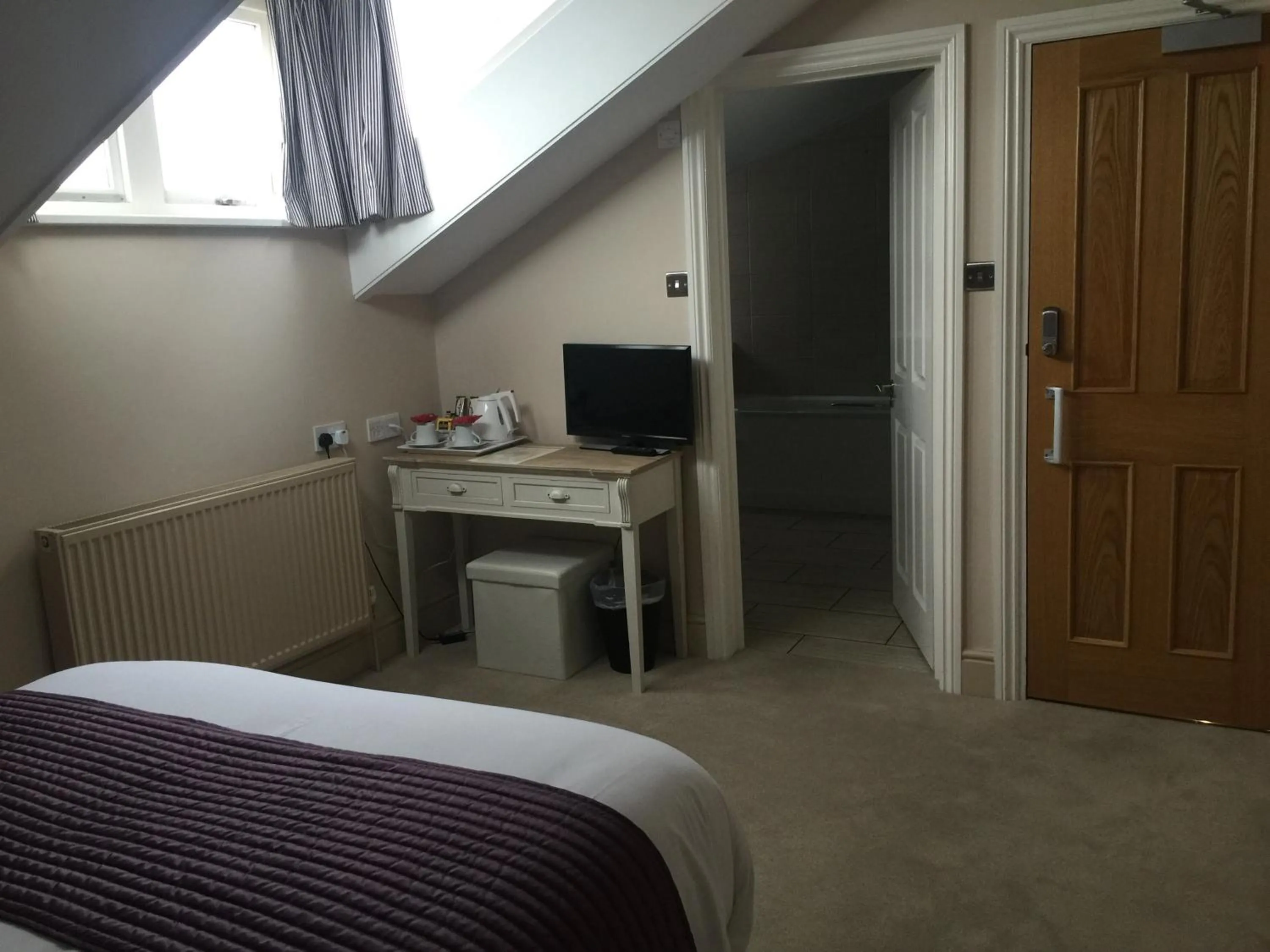 Photo of the whole room, Bed in The Clyffe Hotel