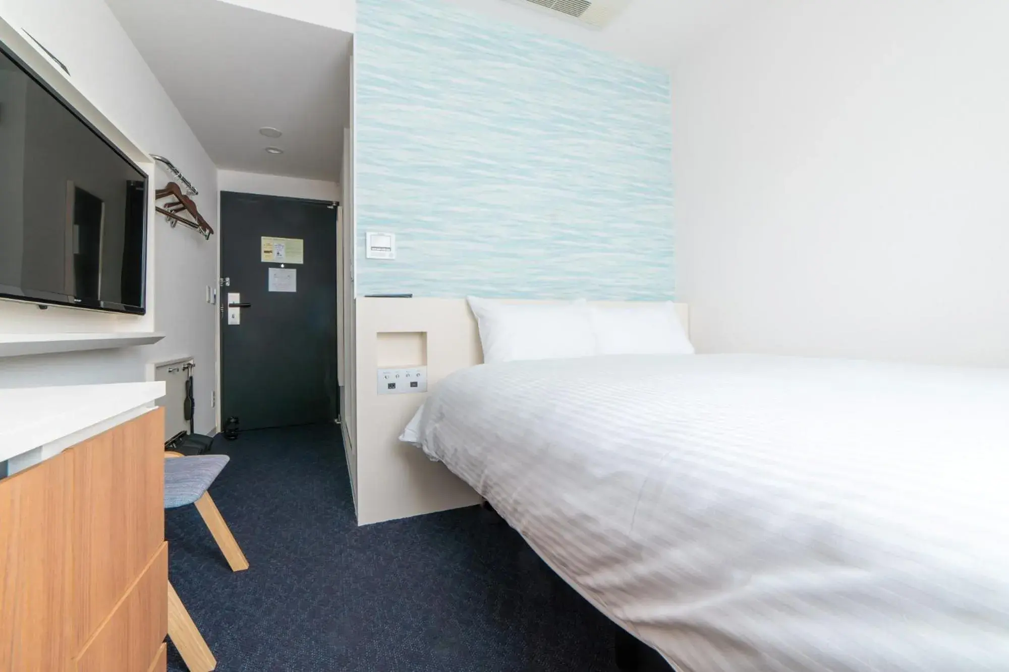 Small Double Room - single occupancy in Henn na Hotel Express Osaka Namba Nipponbashi Annex Small Double Room - single occupancy in Henn na Hotel Express Osaka Namba Nipponbashi Annex