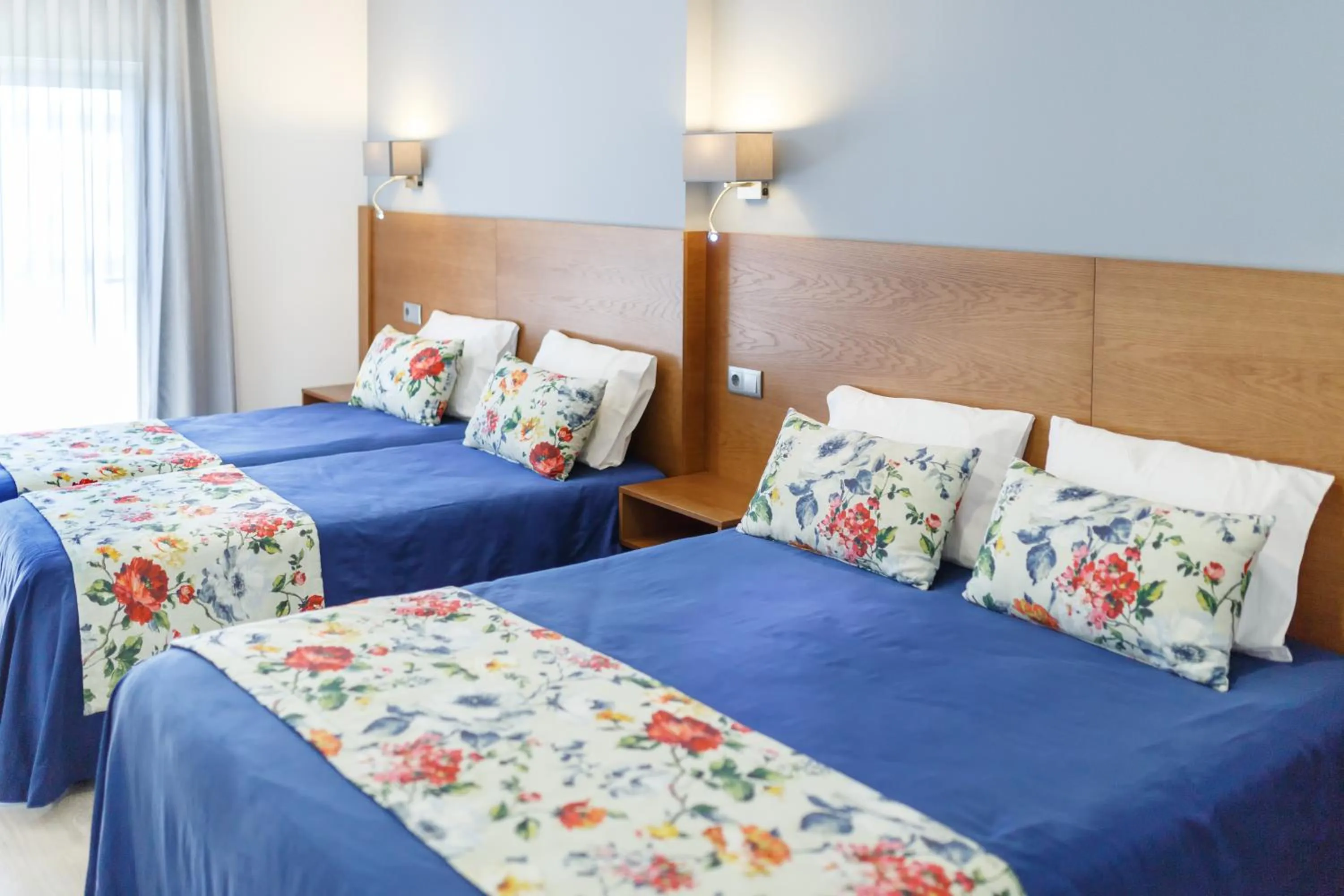 Bathroom, Bed in Hotel Santo António de Pádua