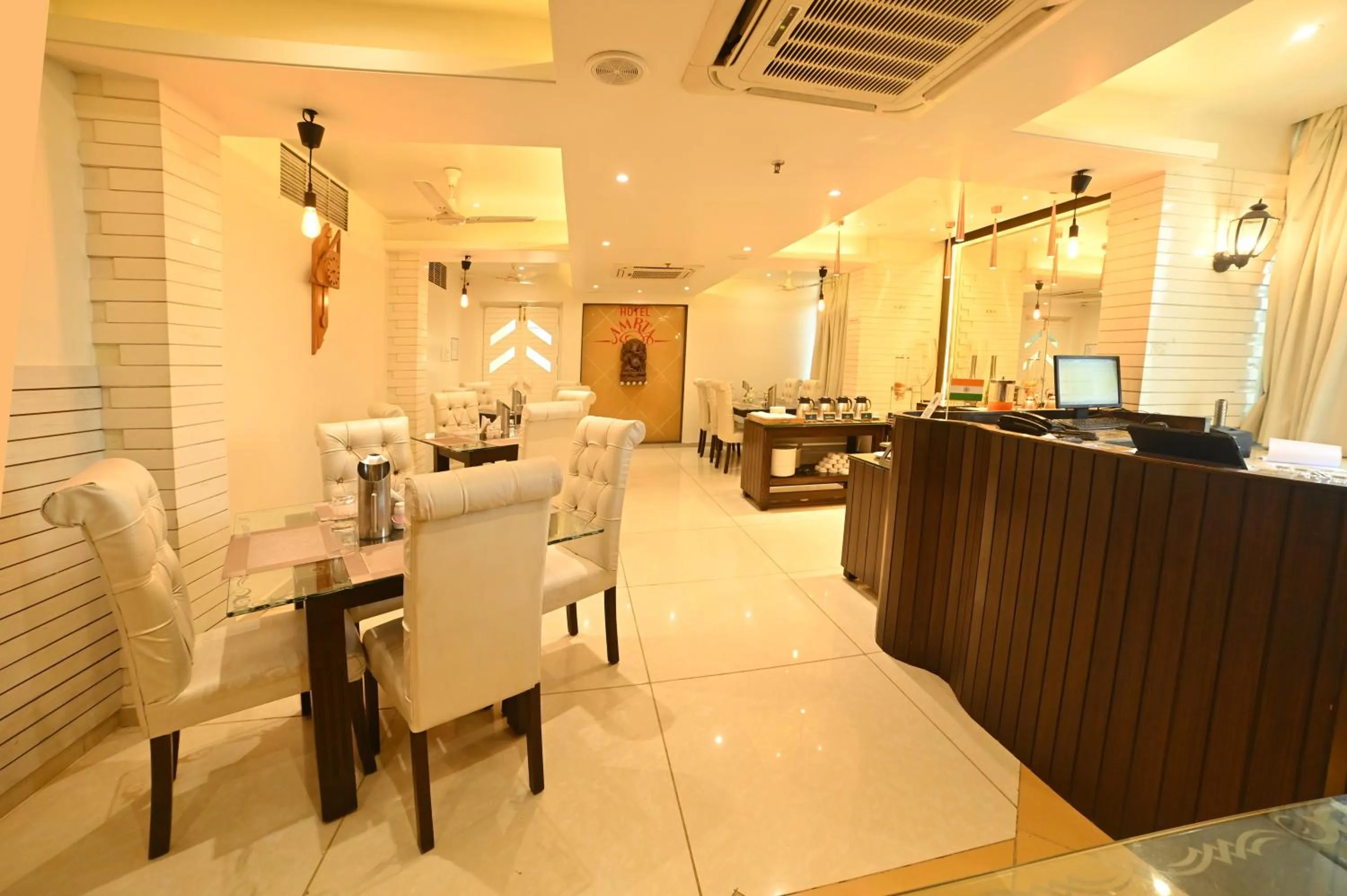 Restaurant/places to eat in Hotel Amrta