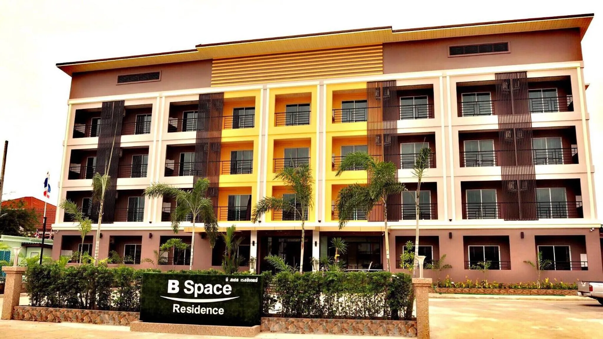 Facade/entrance in B Space Residence