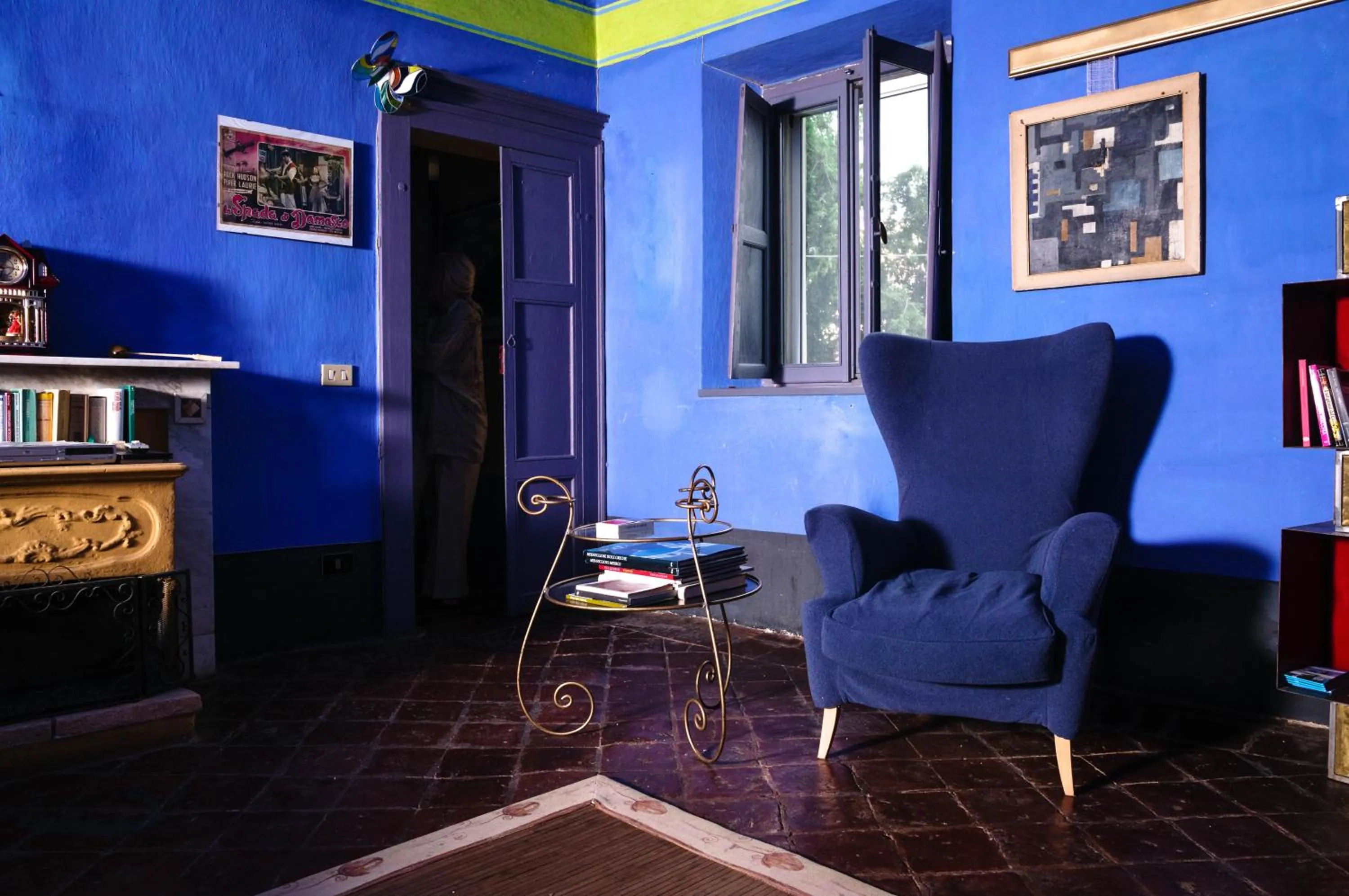 Communal lounge/ TV room in Lunafragola Atelier B&B