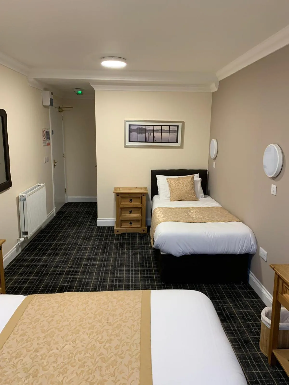 Photo of the whole room, Bed in Waverley Inn Lodge