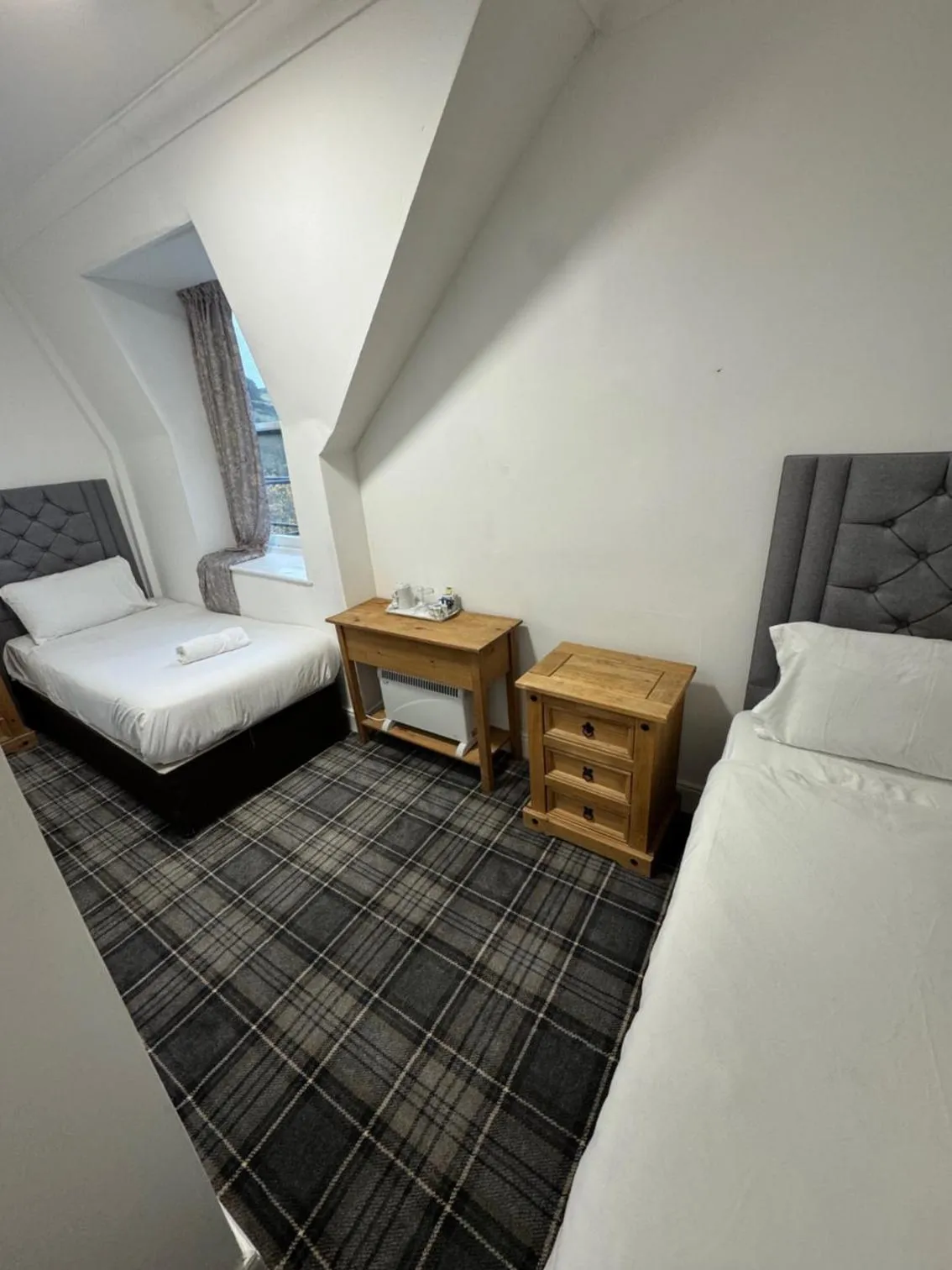 Bedroom, Bed in Royal Hotel