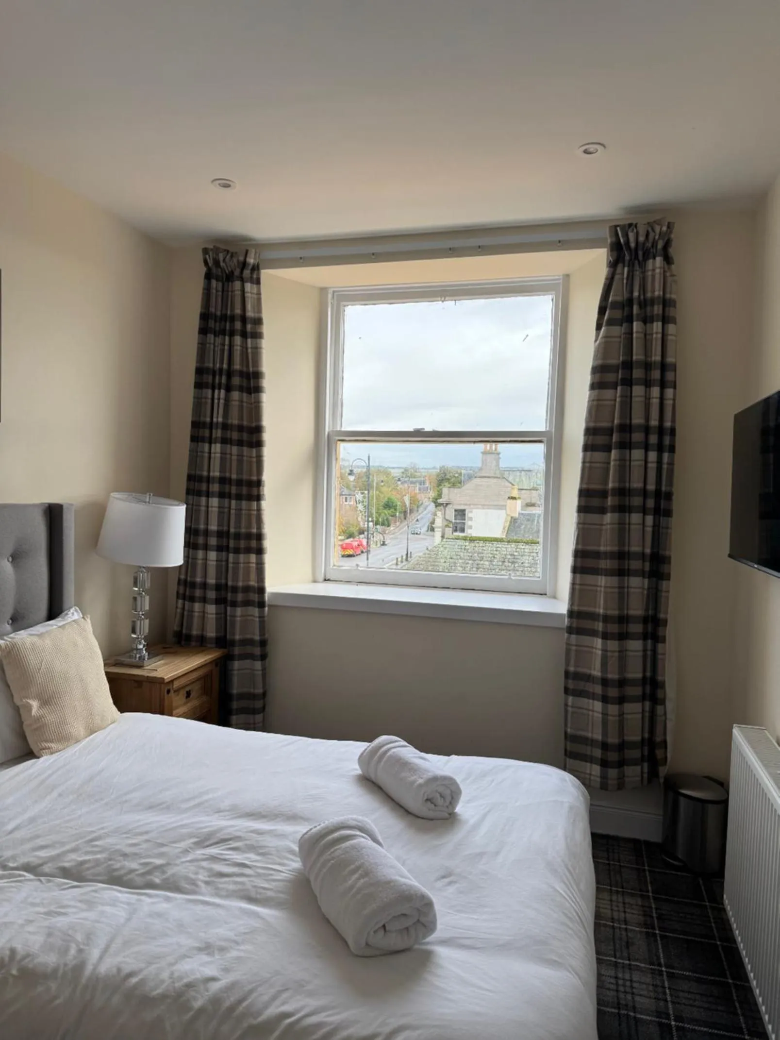 Bedroom, Bed in Royal Hotel