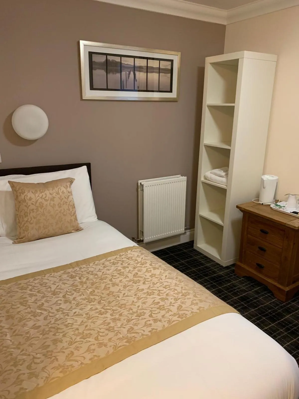 Photo of the whole room, Bed in Waverley Inn Lodge