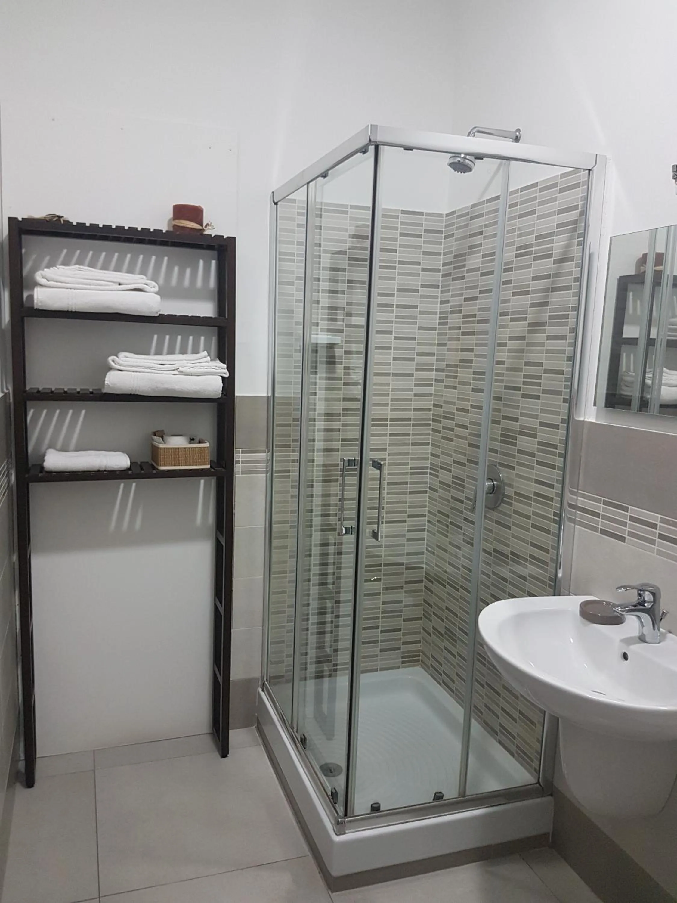 Shower in Buonaluna B&B