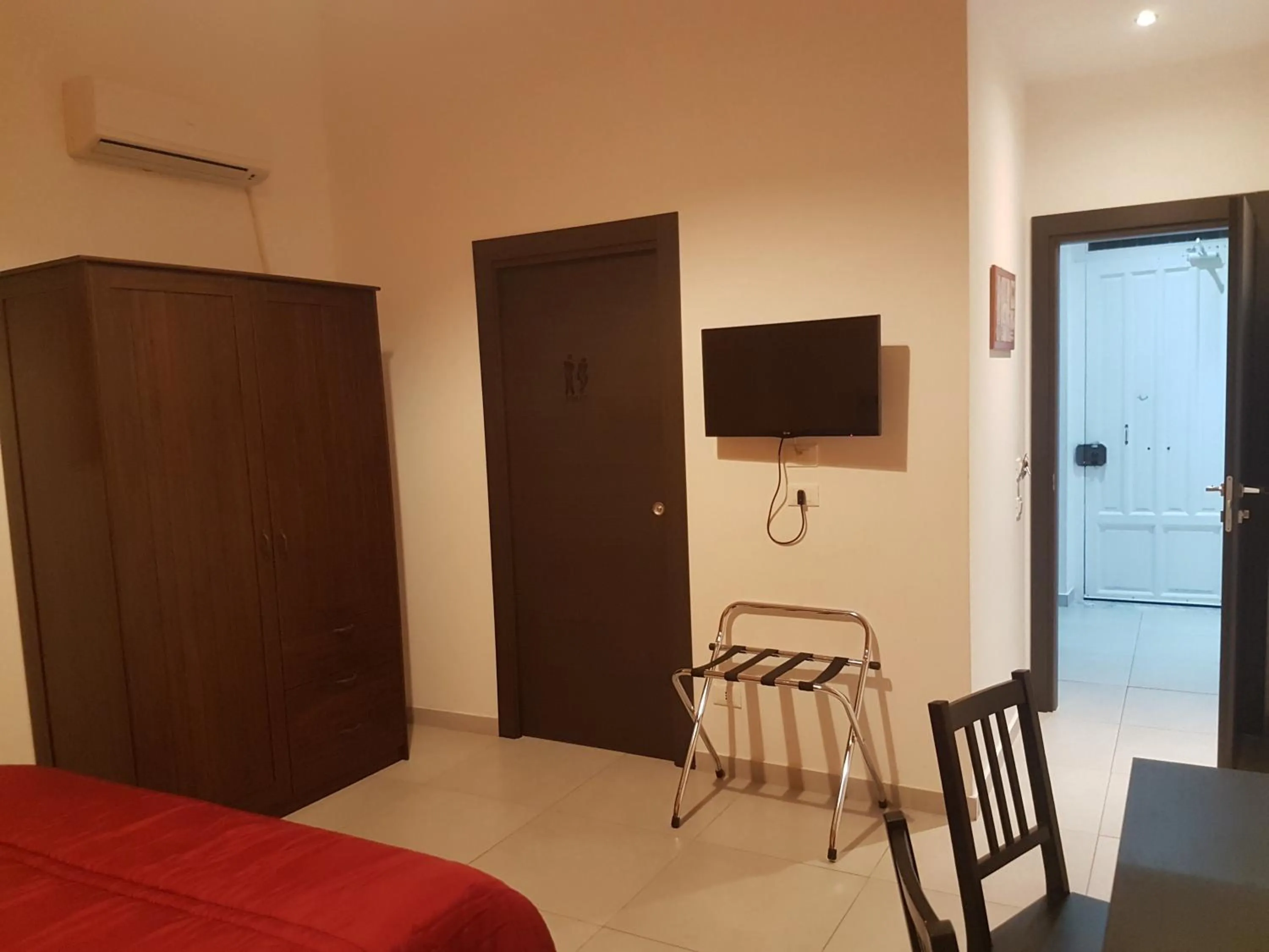 Photo of the whole room, Bed in Buonaluna B&B