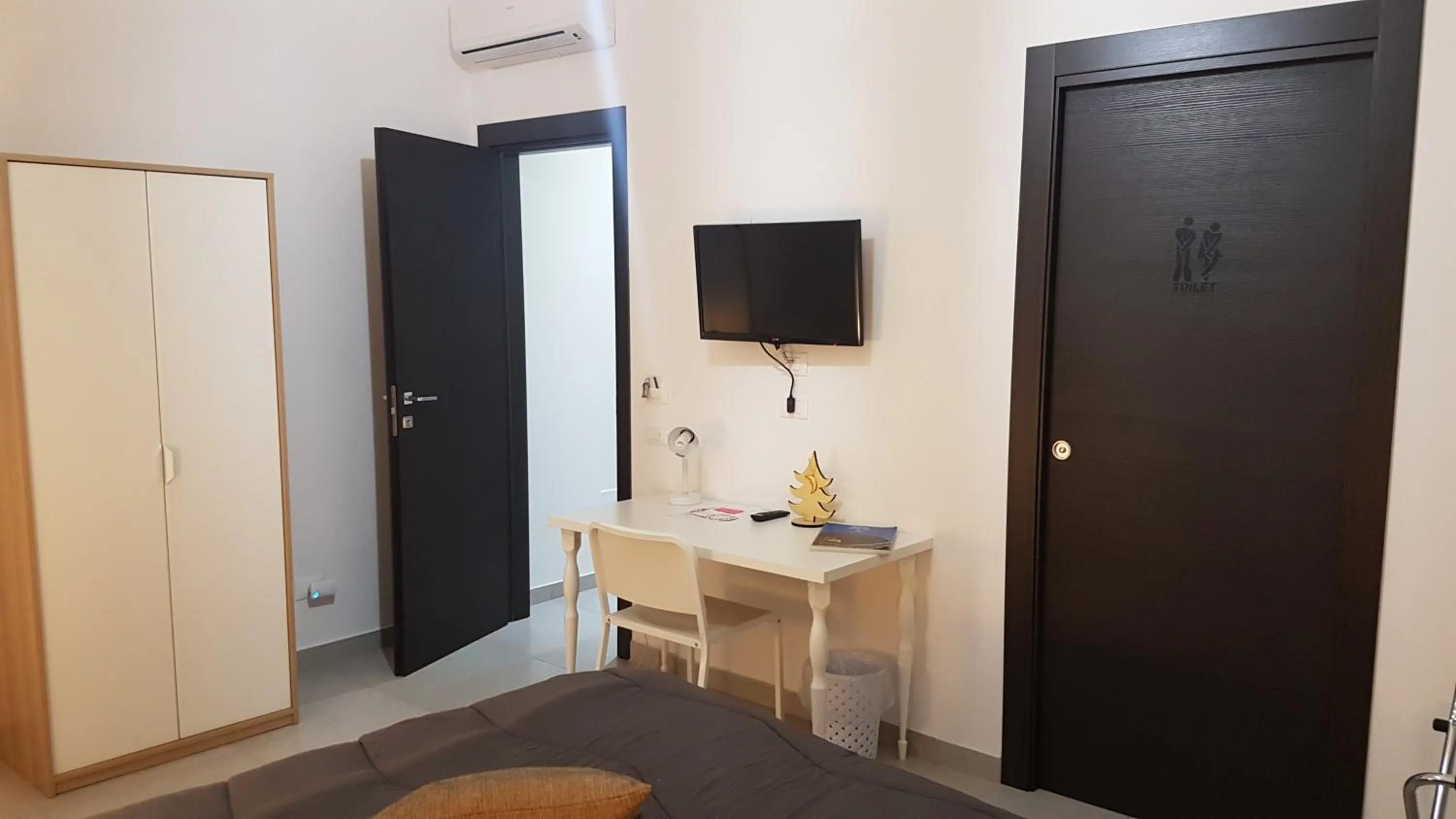 Bedroom in Buonaluna B&B