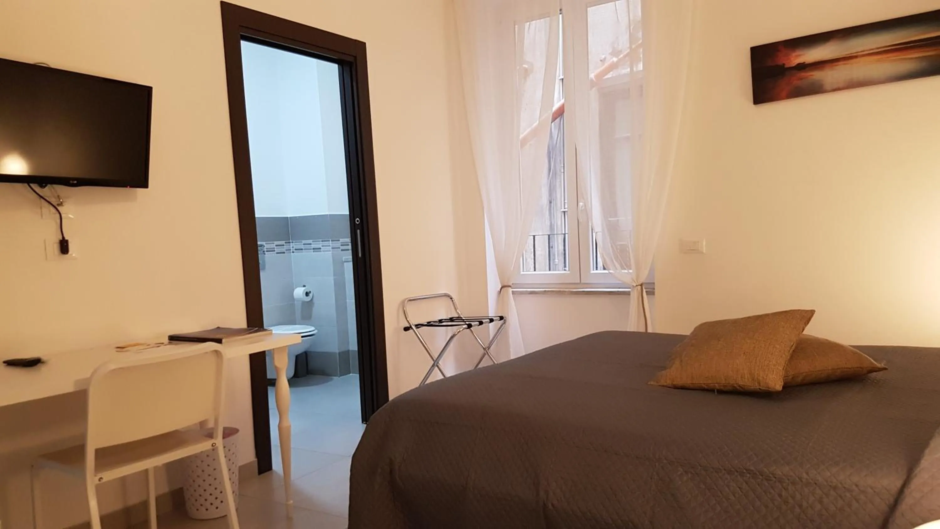 Property building, Bed in Buonaluna B&B