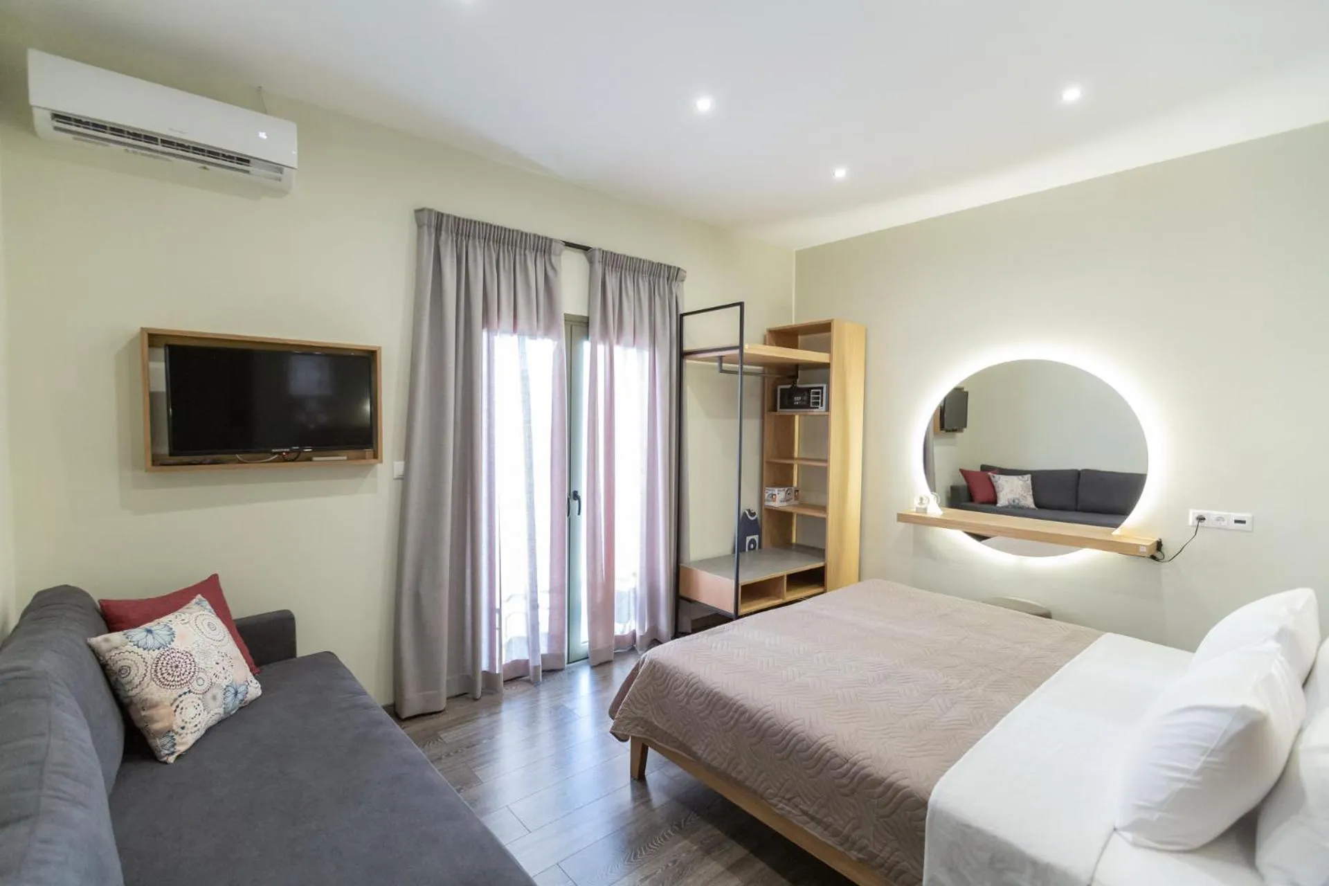 Photo of the whole room, Bed in Pegasus Rooms