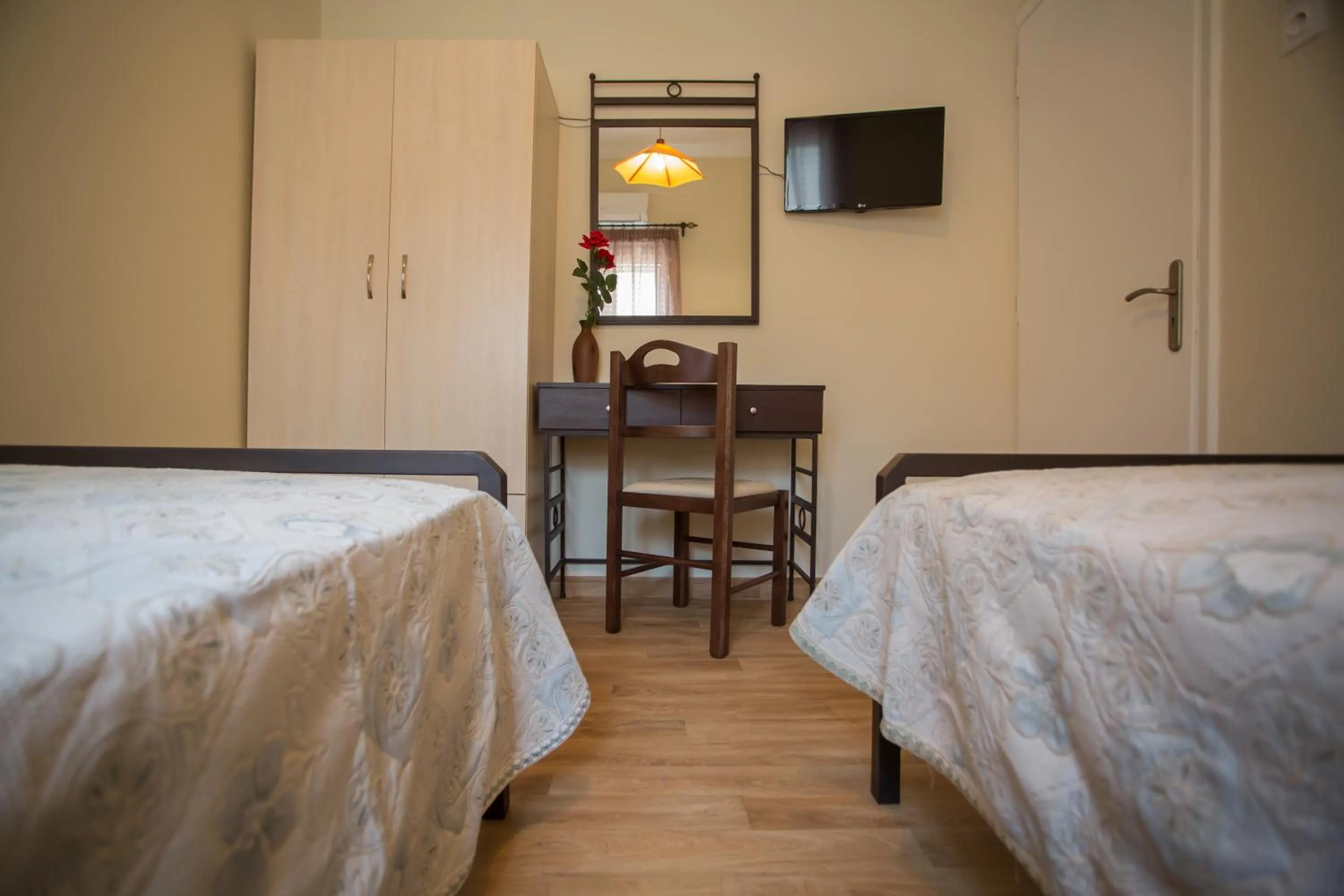 Photo of the whole room, Bed in Pegasus Rooms