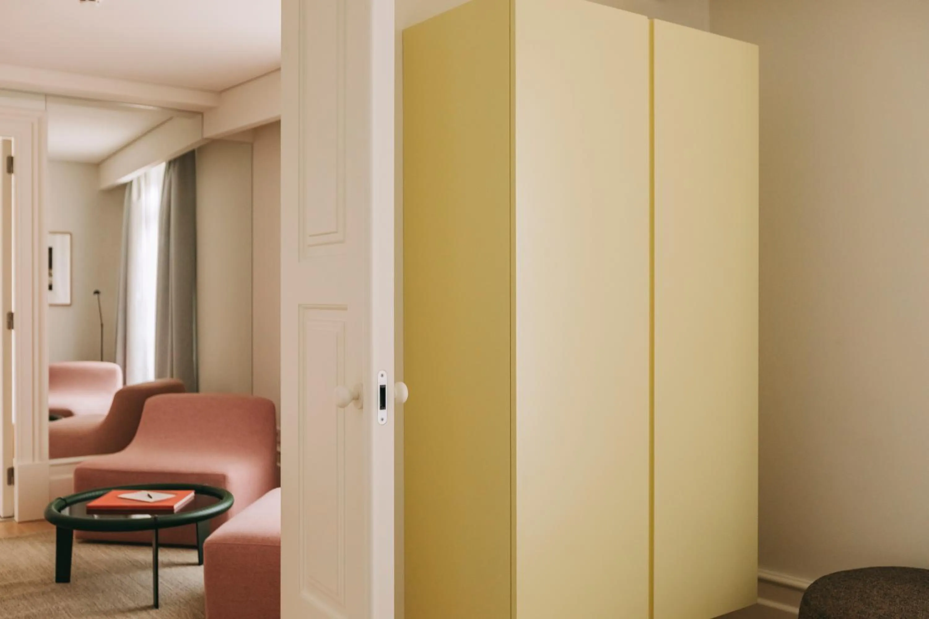 Seating area in LENSCAPE Coterie