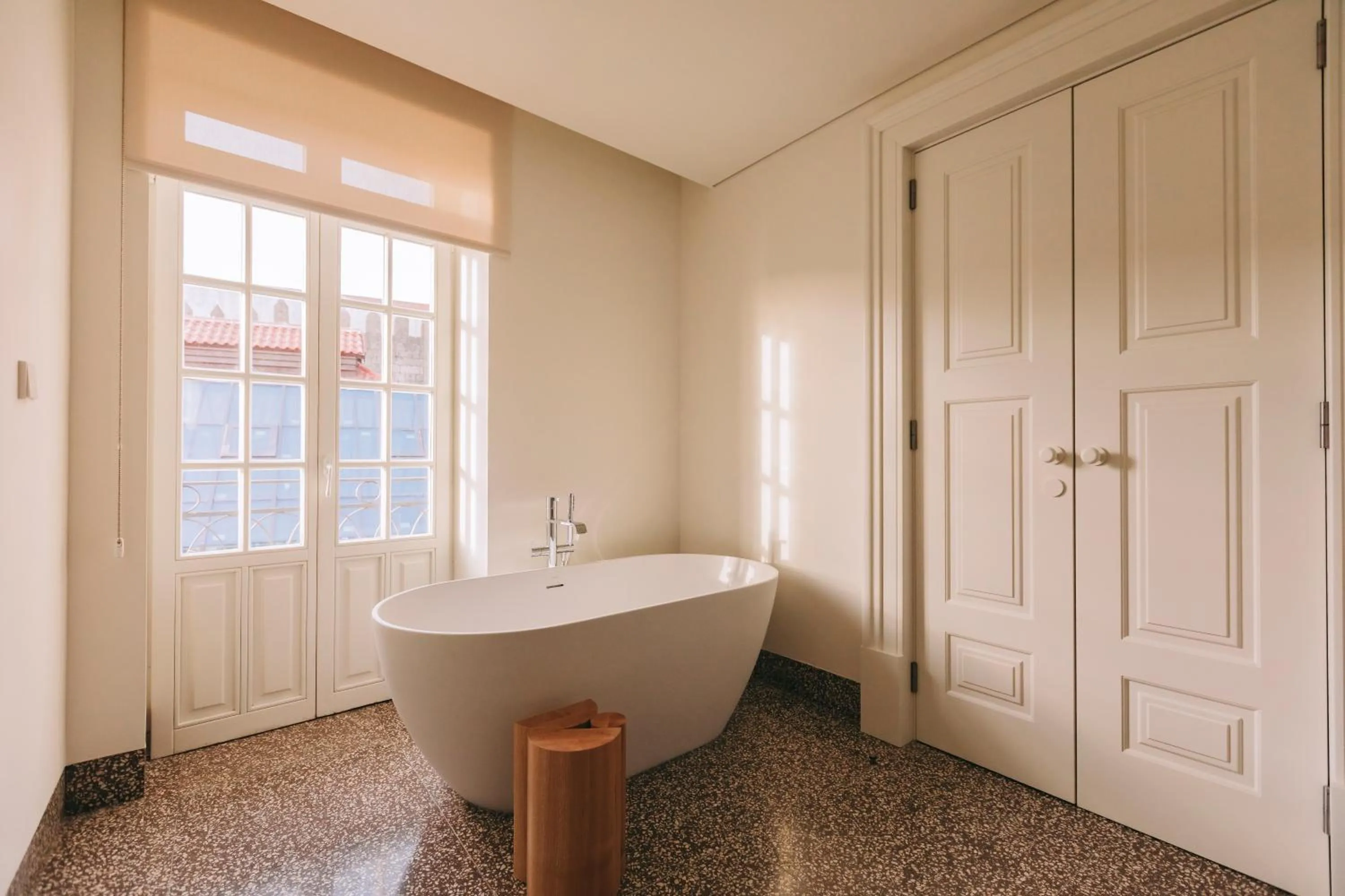 Bath, Bed in LENSCAPE Coterie