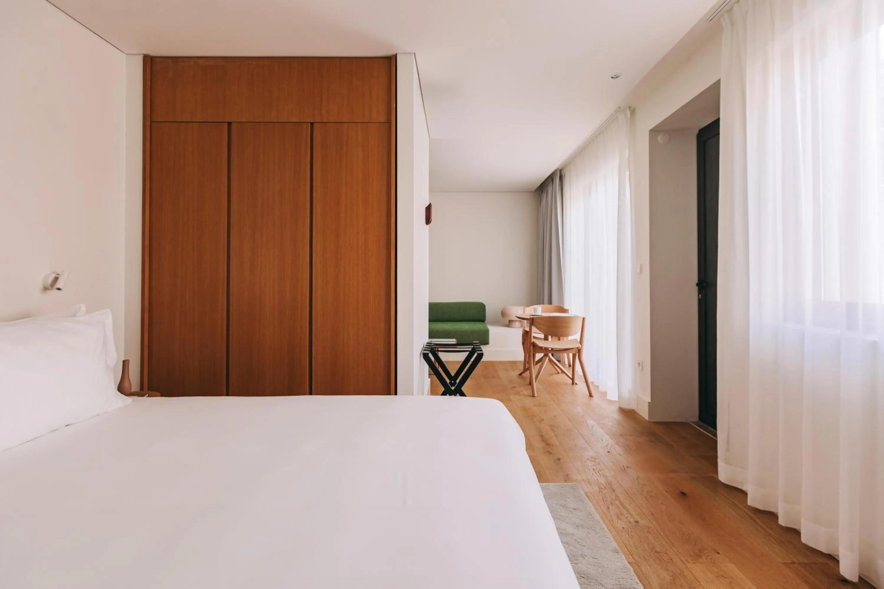 Photo of the whole room, Bed in LENSCAPE Coterie