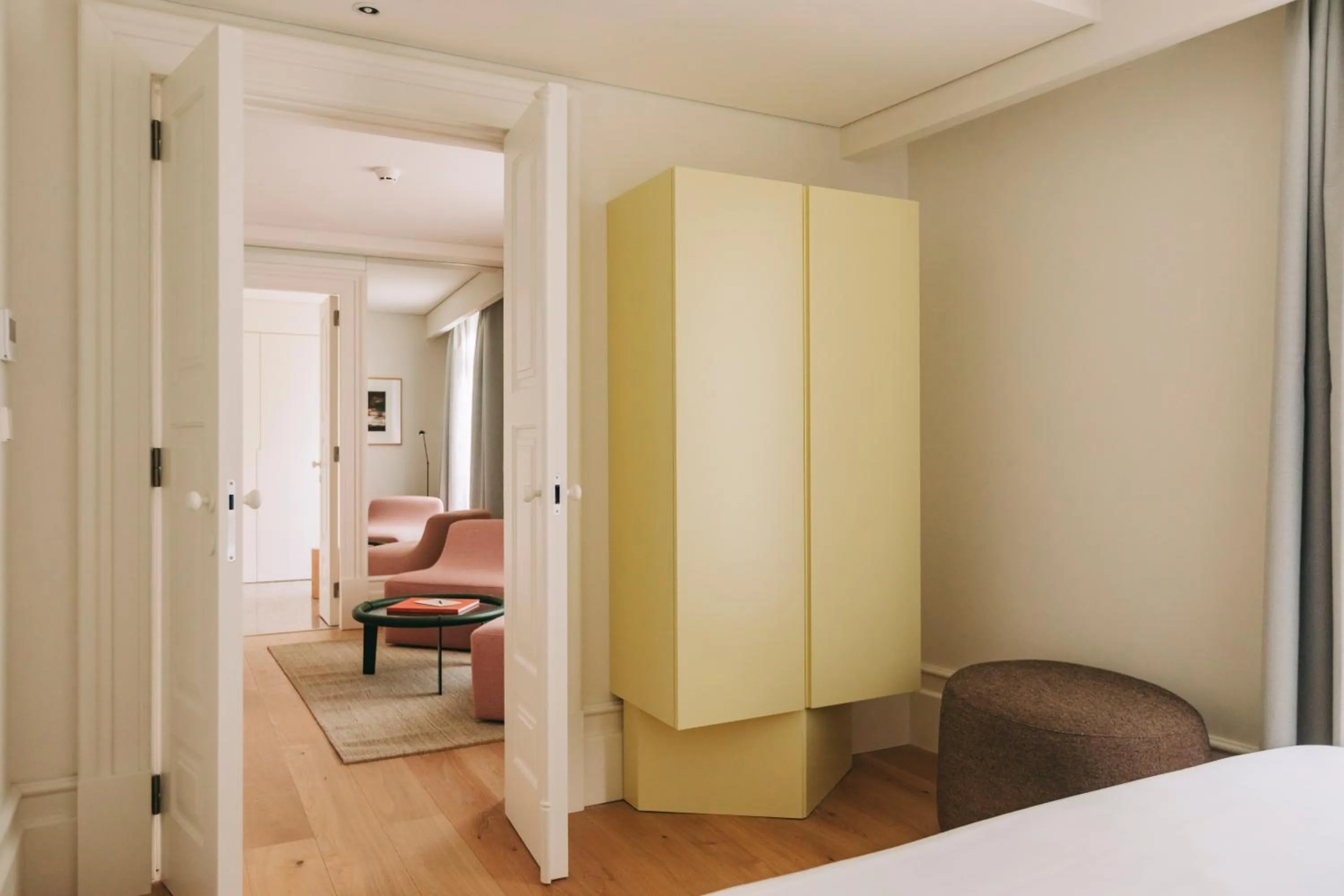 Seating area in LENSCAPE Coterie